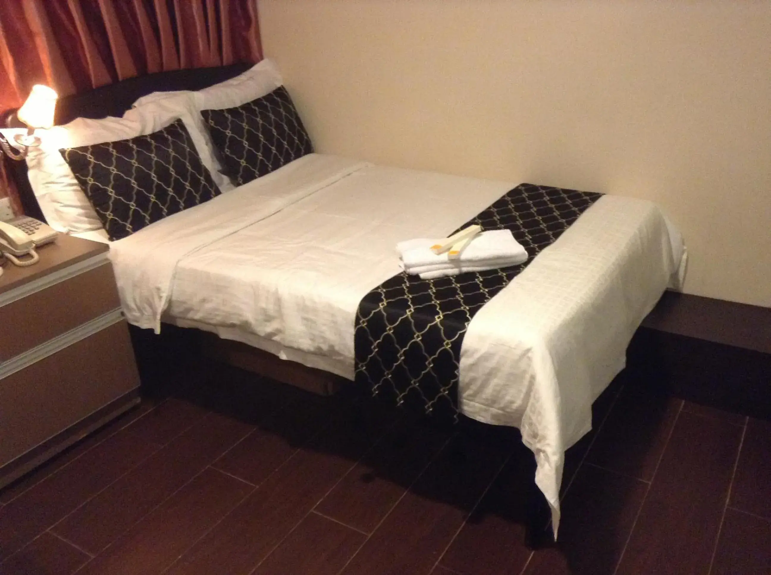 Bedroom, Bed in California Hotel