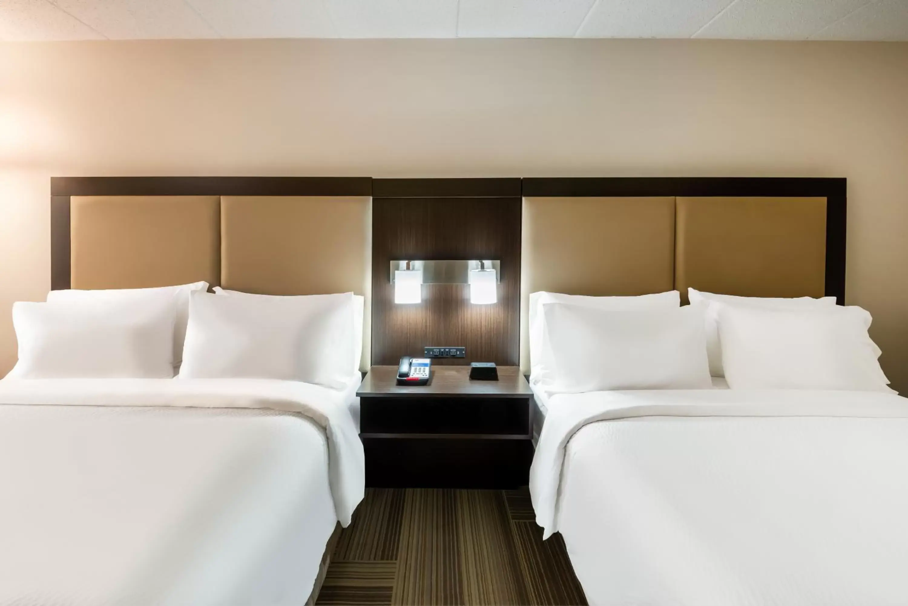 Bed in Holiday Inn Express Philadelphia NE-Bensalem, an IHG Hotel