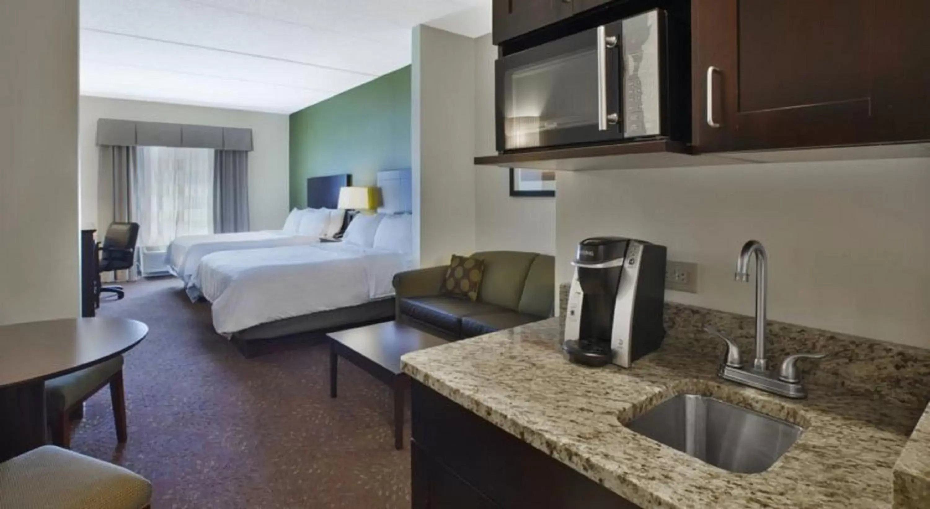 Photo of the whole room, Kitchen/Kitchenette in Holiday Inn Express Hotel & Suites Saginaw, an IHG Hotel