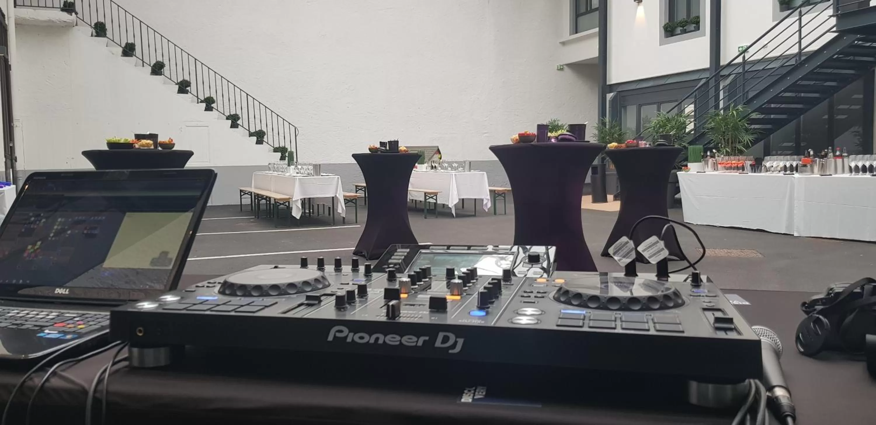 Lounge or bar in Nouvel Hôtel & Appartements