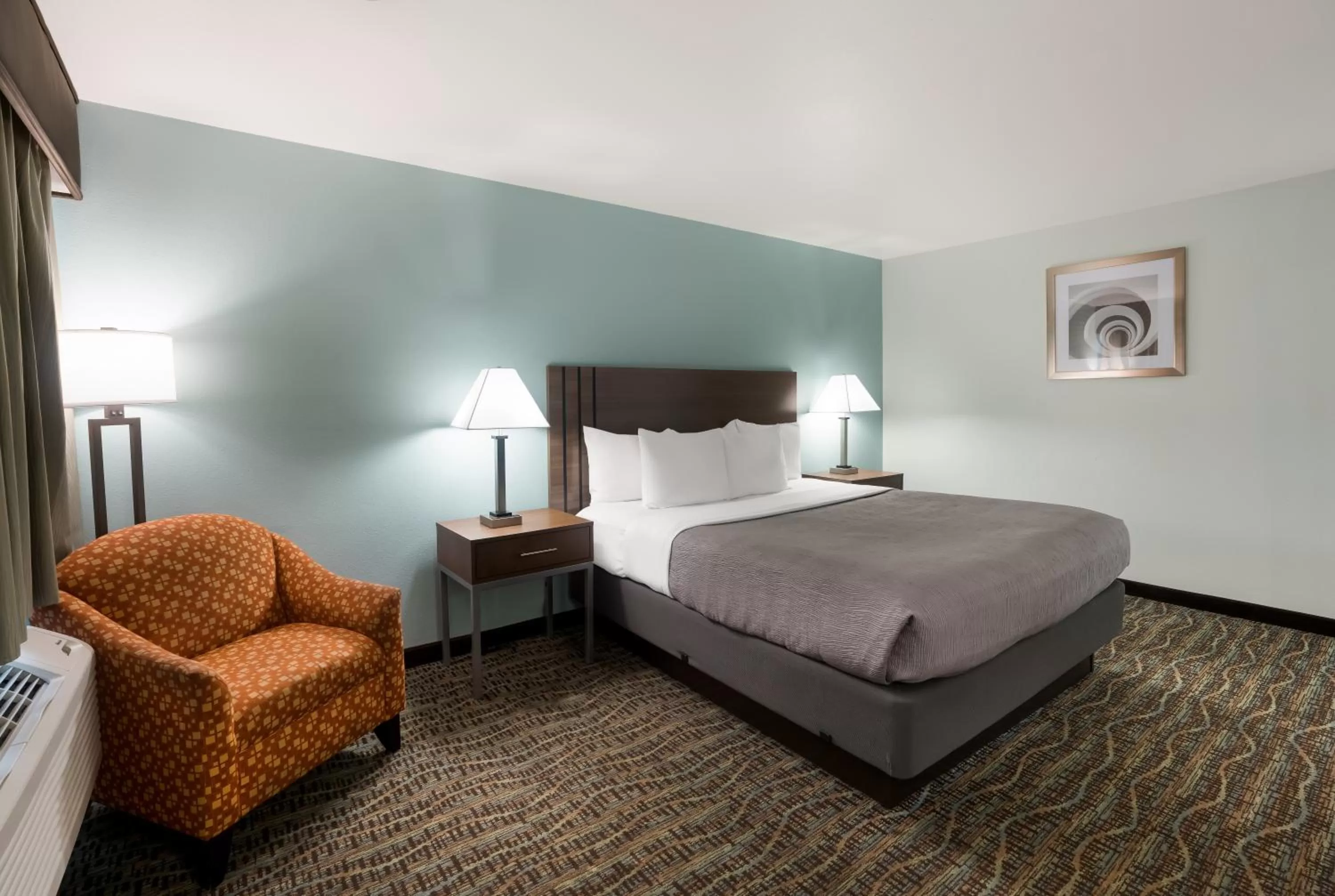 Bed in Quality Inn Fairfield Napa Valley Area