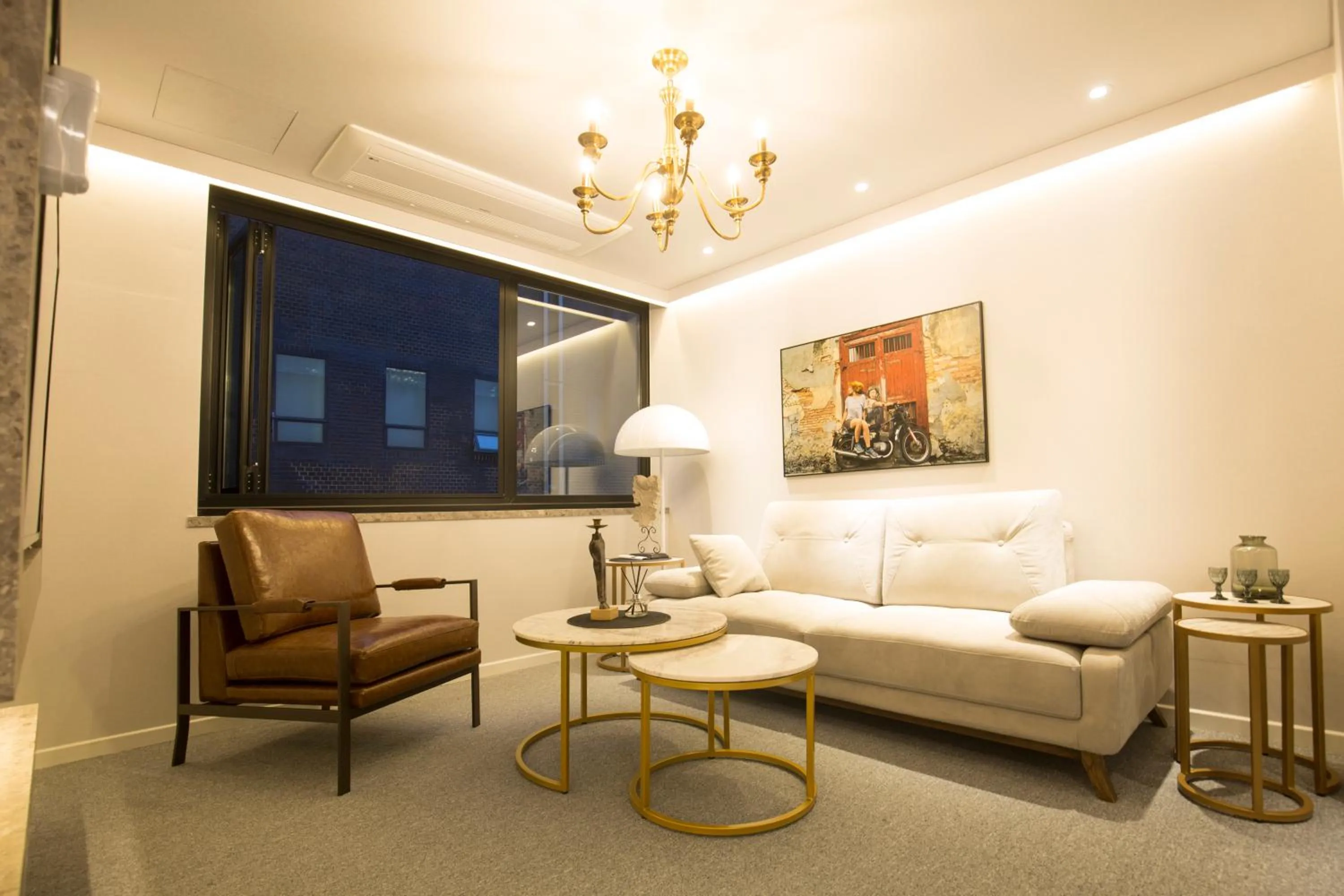 Living room, Seating Area in UH Suite The Jongno