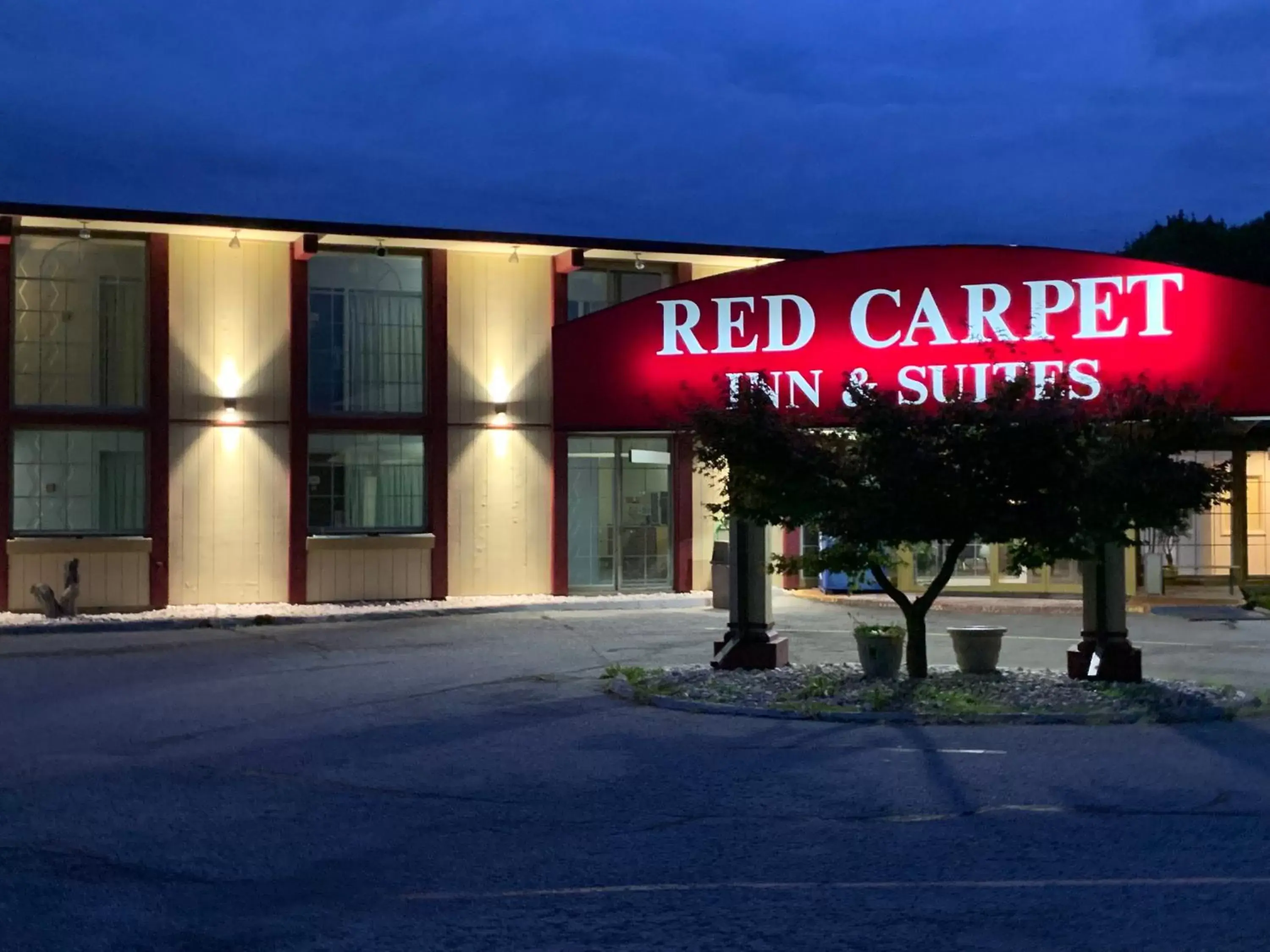 Facade/entrance, Property Building in Red Carpet Inn and Suites Ebensburg