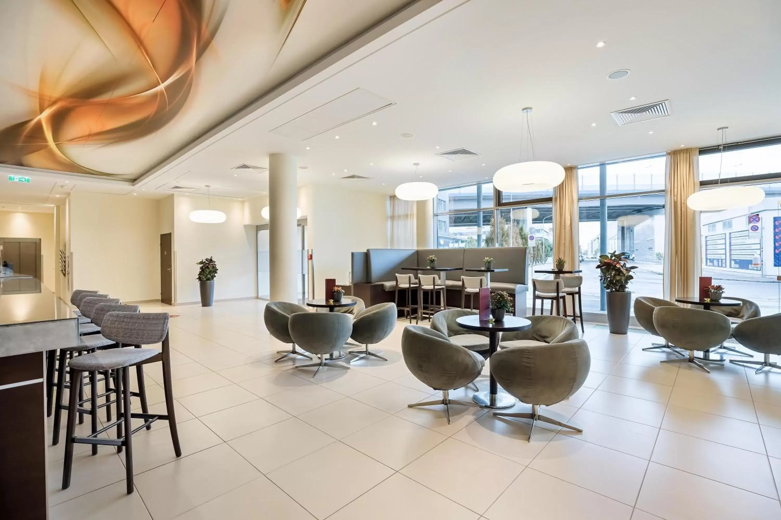 Lounge or bar in Austria Trend Hotel Doppio Wien Lounge or bar in Austria Trend Hotel Doppio Wien