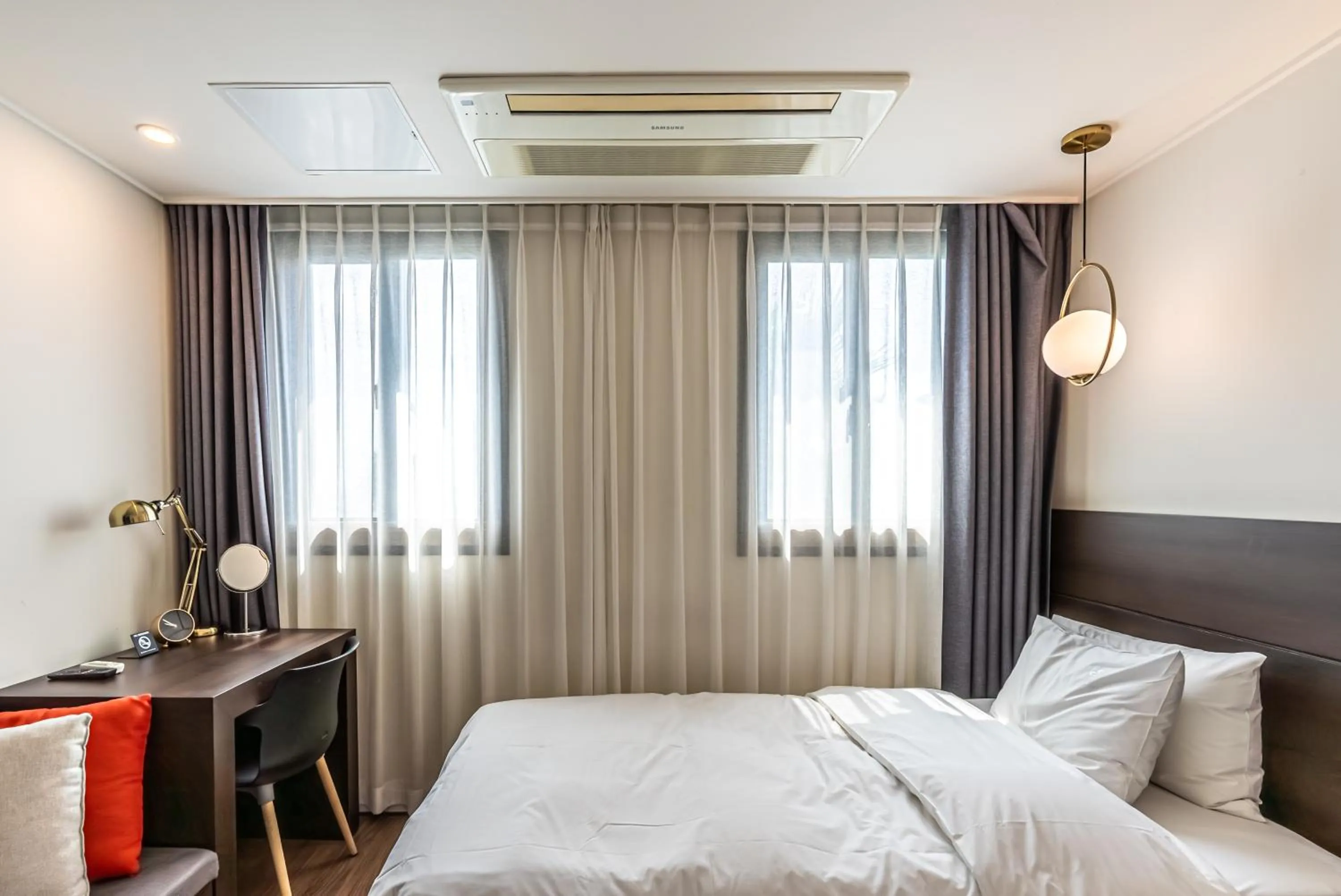 Photo of the whole room, Bed in Hotel The Grang Jungmun