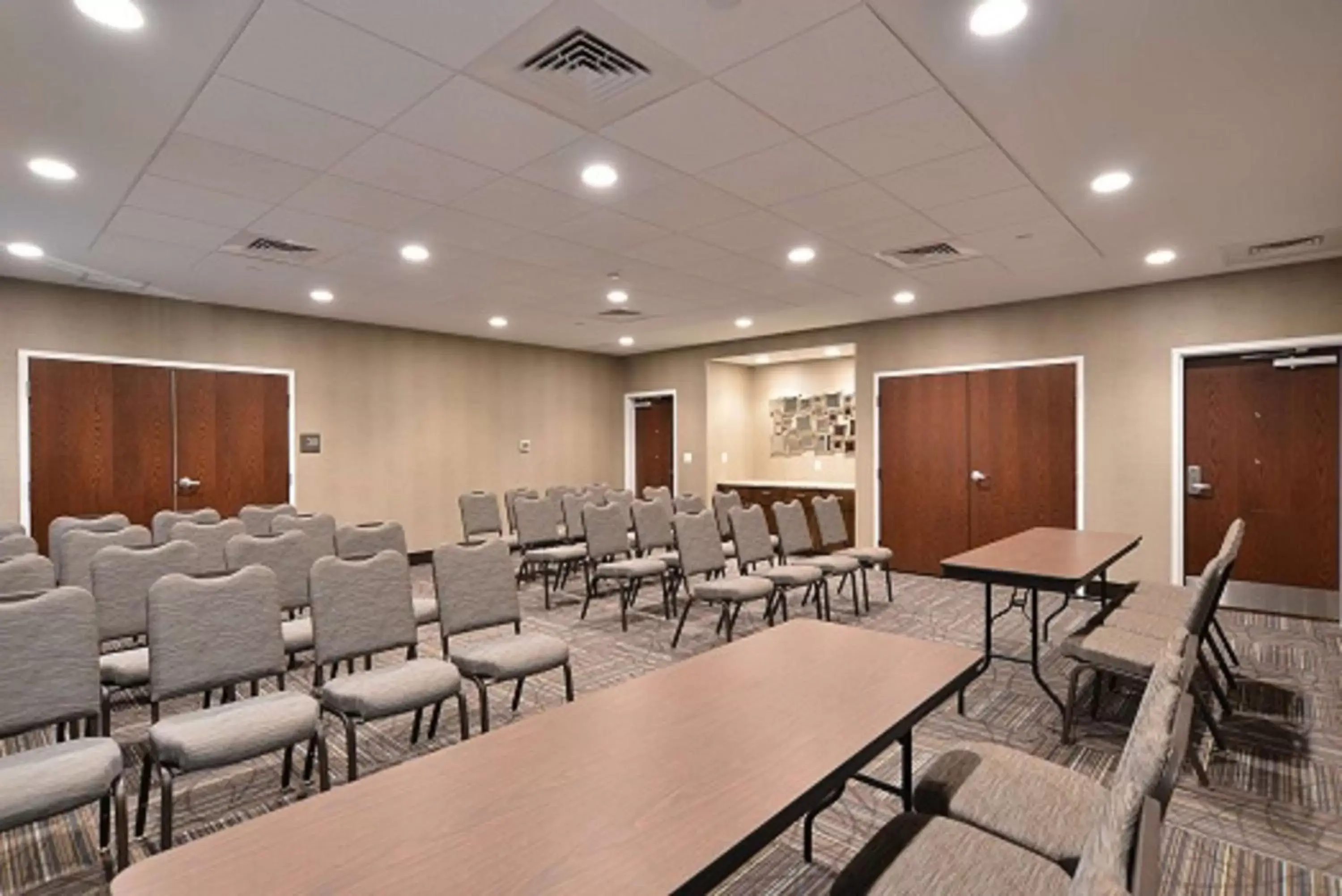Meeting/conference room in Hampton Inn & Suites Chippewa Falls