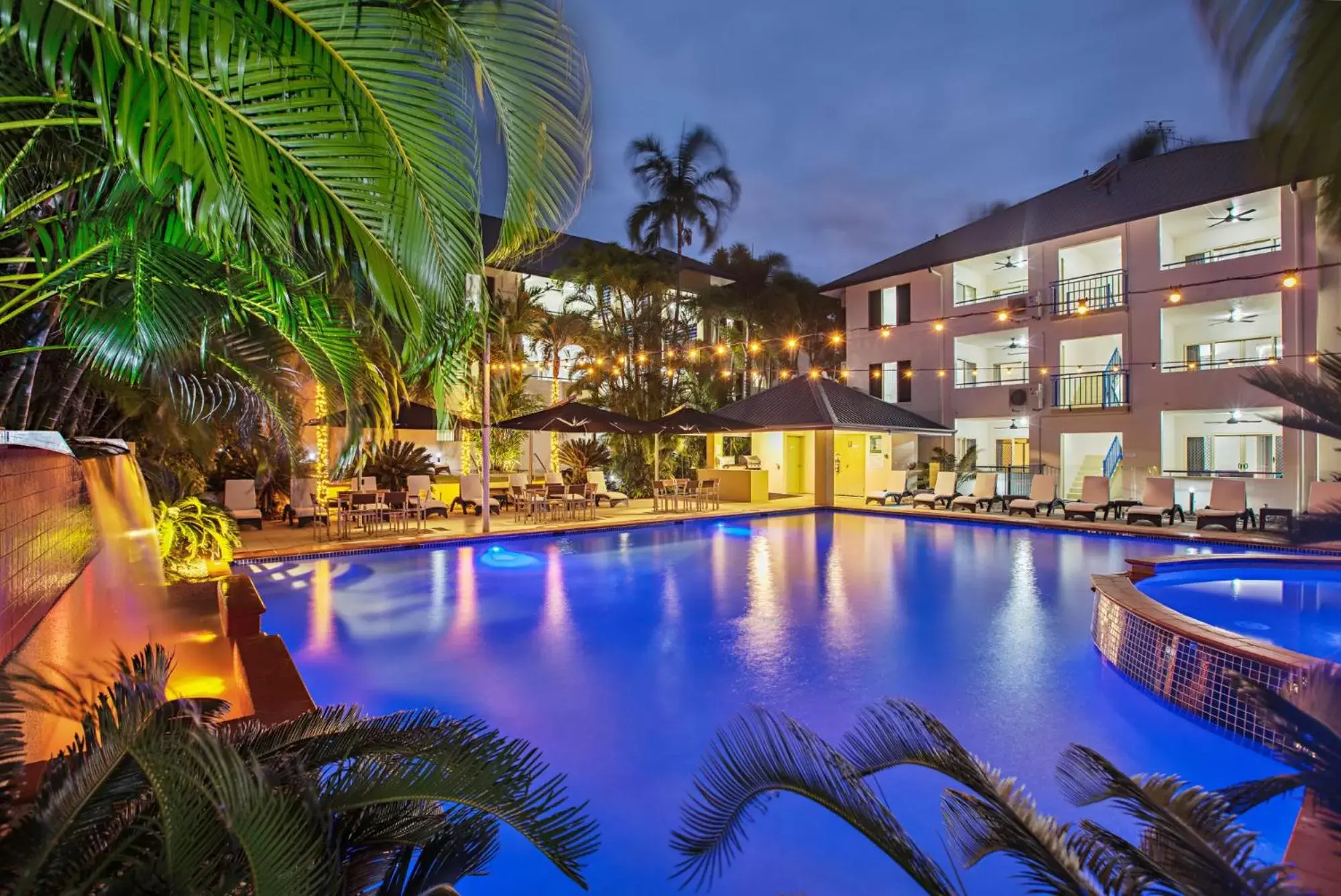 Swimming pool, Property Building in Central Plaza Port Douglas