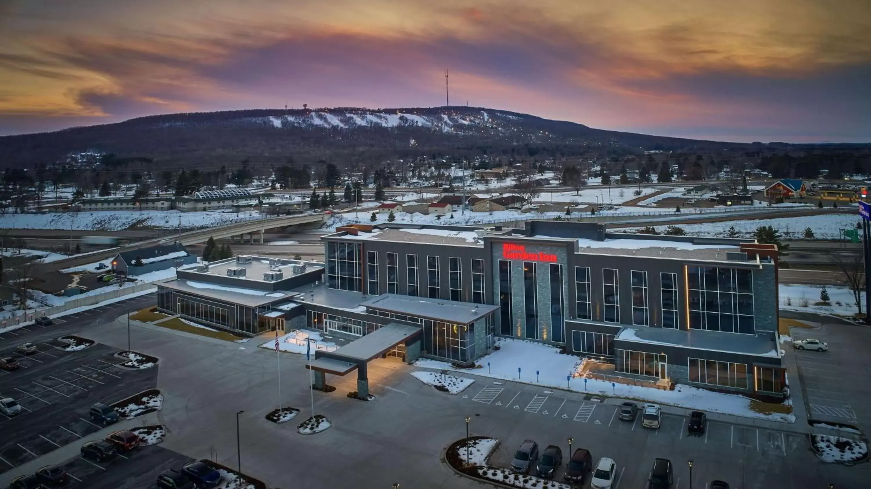 Property building in Hilton Garden Inn Wausau, WI Property building in Hilton Garden Inn Wausau, WI