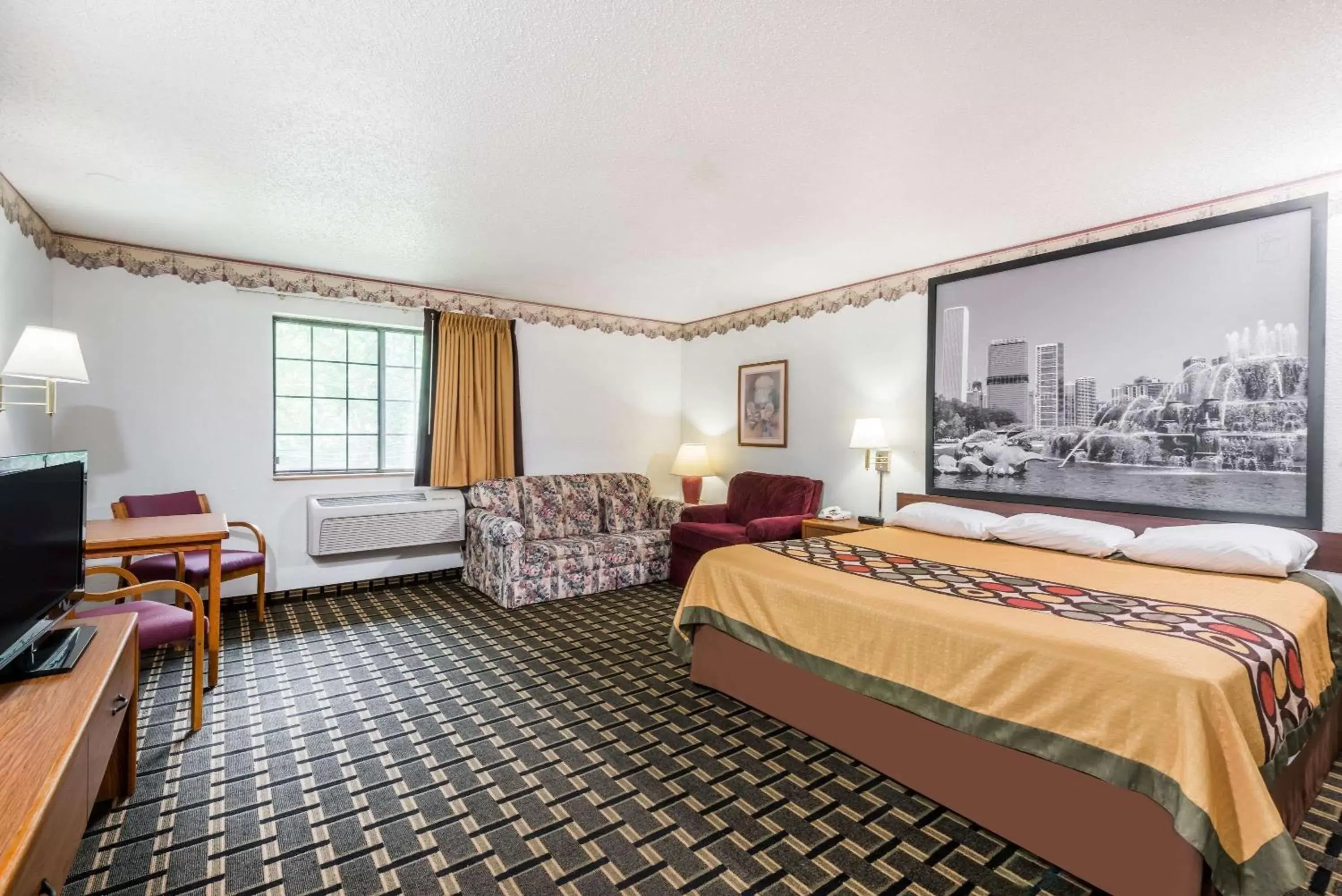 Photo of the whole room in Super 8 by Wyndham Coshocton Roscoe Village