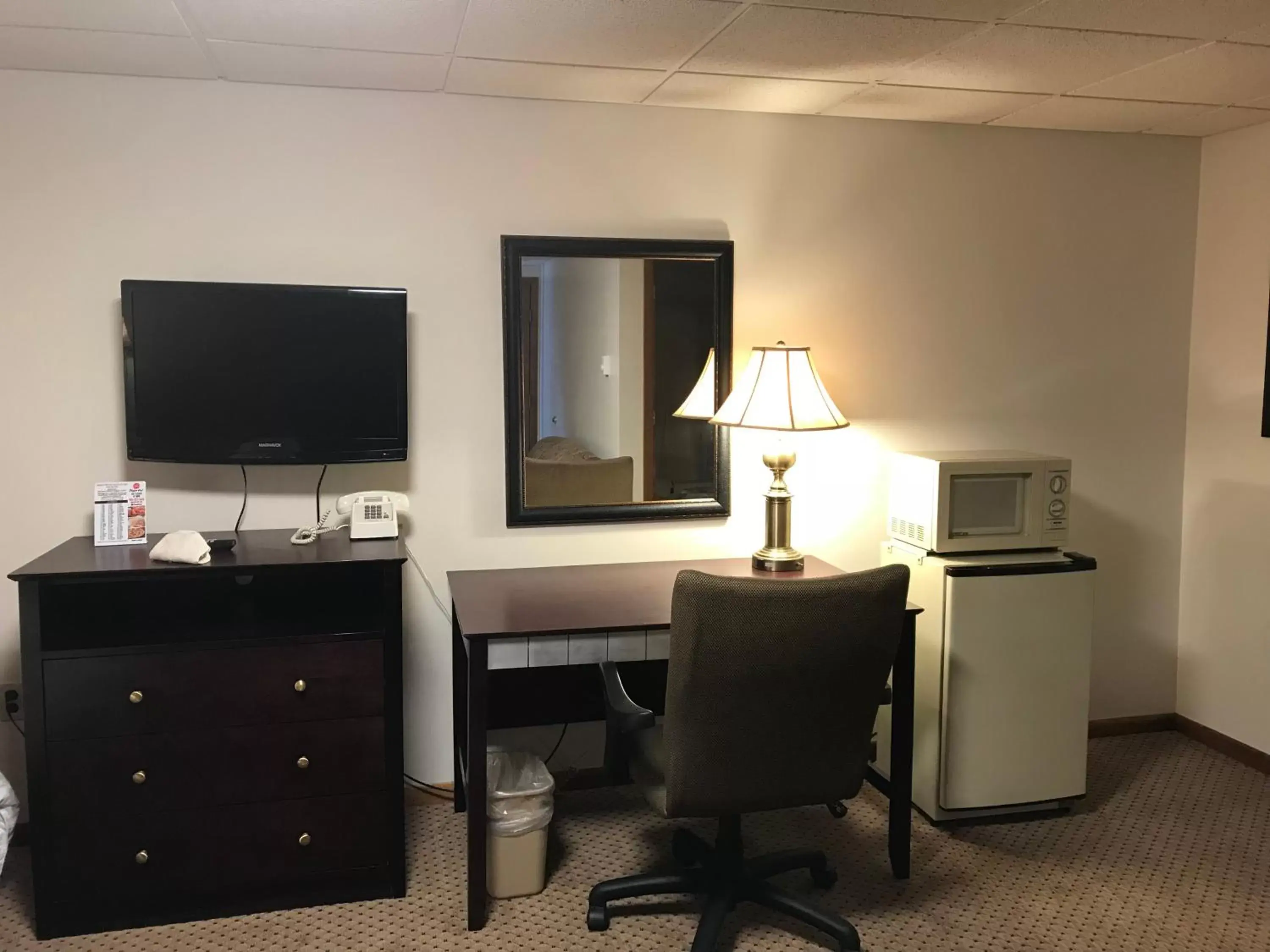 TV/Entertainment Center in Brentwood Motor Inn