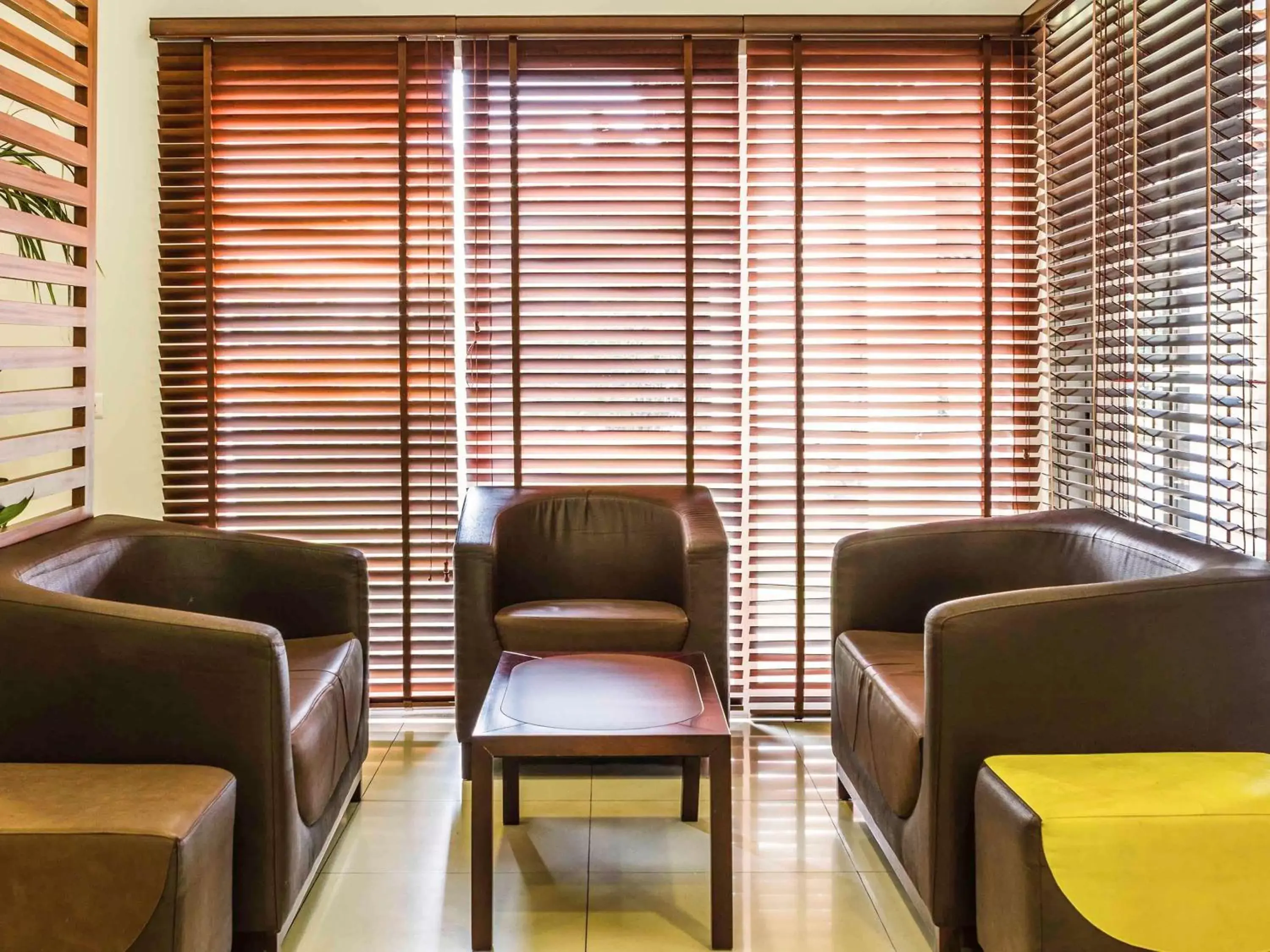 Lounge or bar, Seating Area in Hotel ibis Setubal
