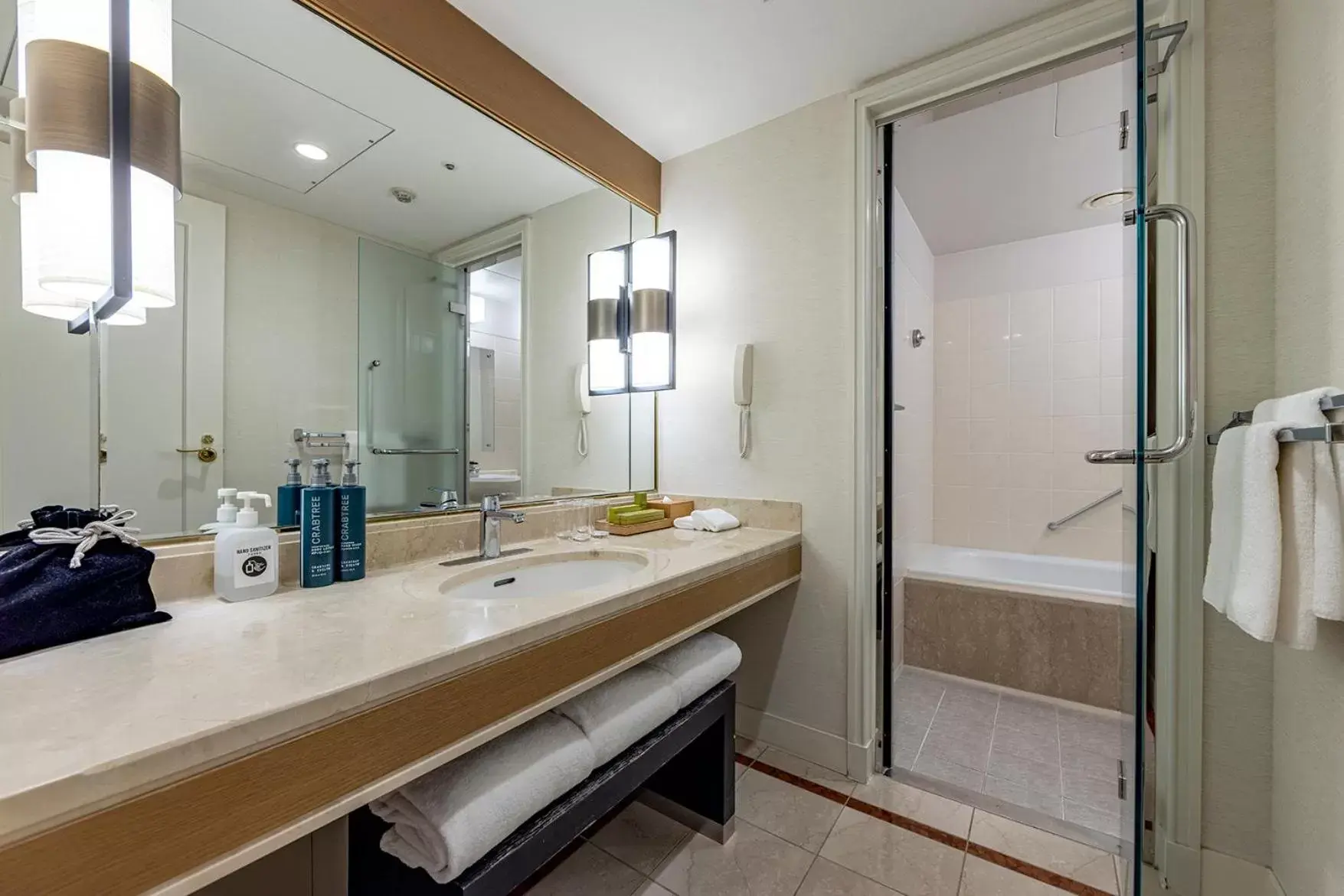Photo of the whole room, Bathroom in Hilton Odawara Resort & Spa