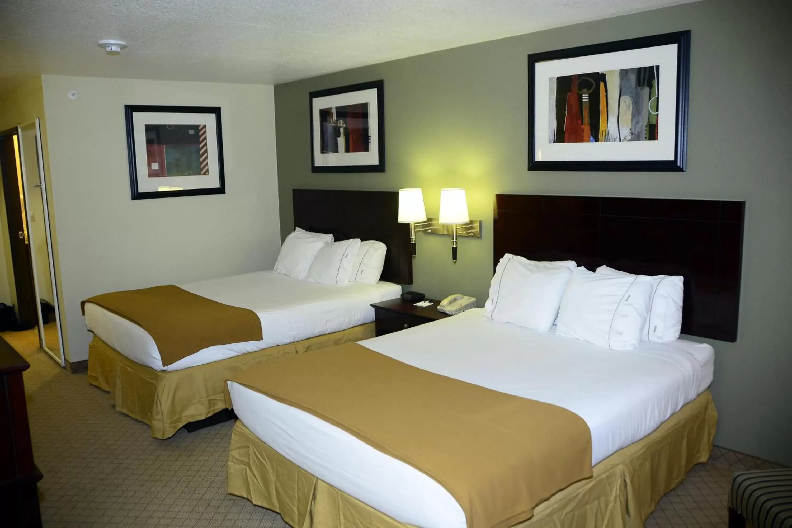 Photo of the whole room, Bed in Holiday Inn Express & Suites Alamogordo Highway 54/70, an IHG Hotel