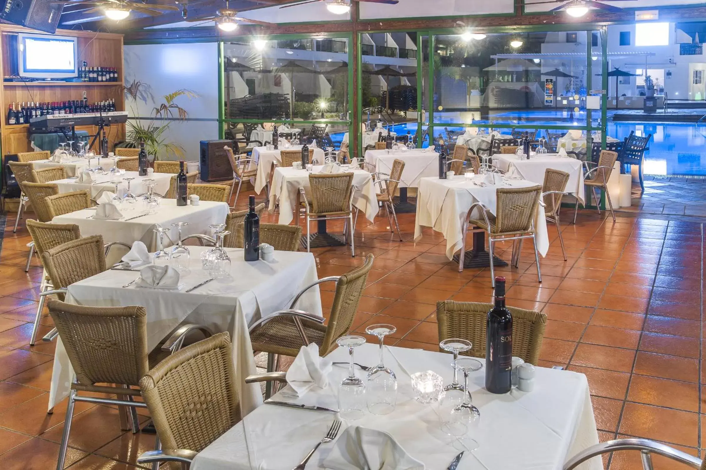 Restaurant/Places to Eat in Club del Carmen