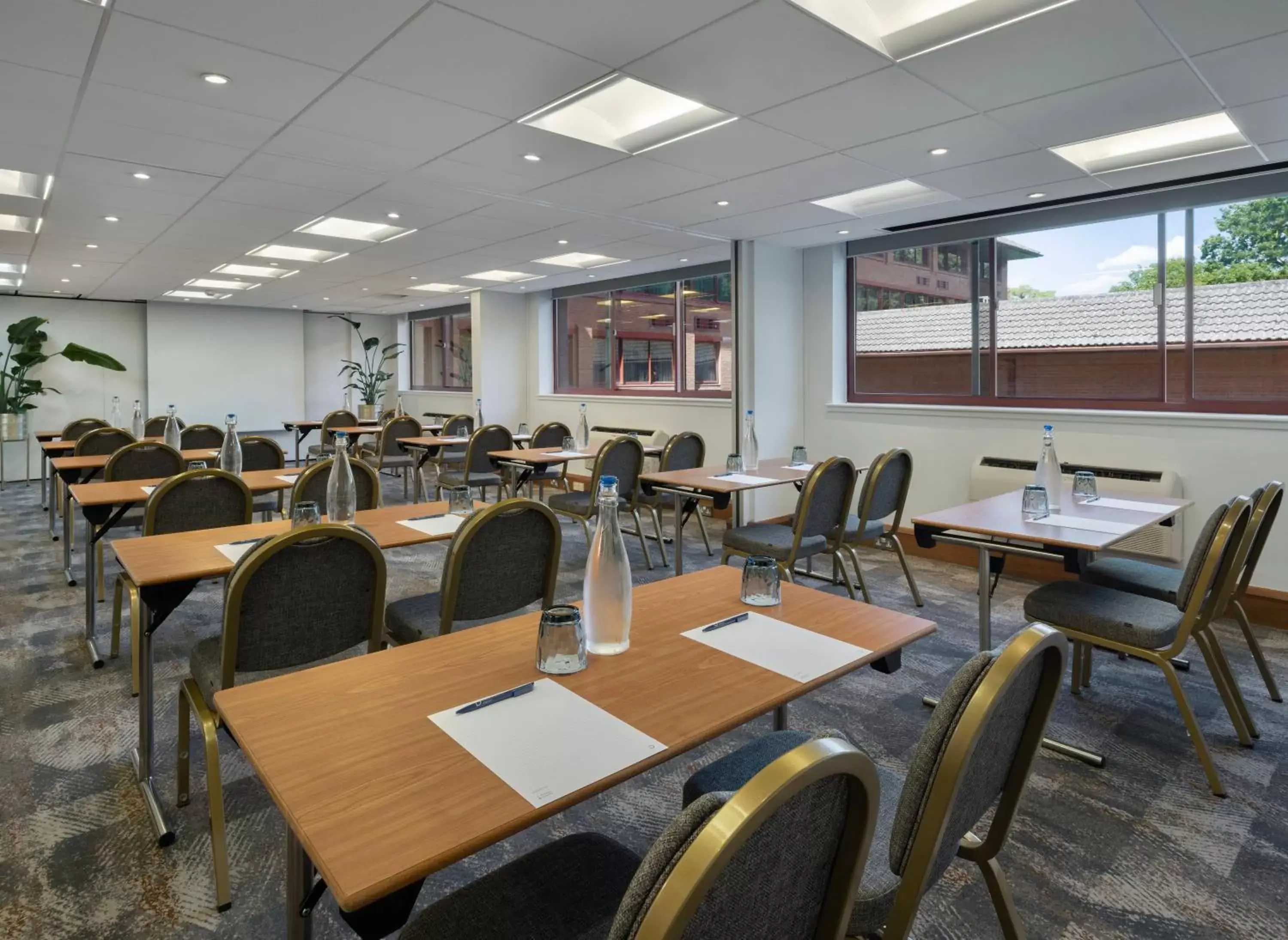 Meeting/conference room, Restaurant/Places to Eat in Delta Hotels by Marriott Swindon