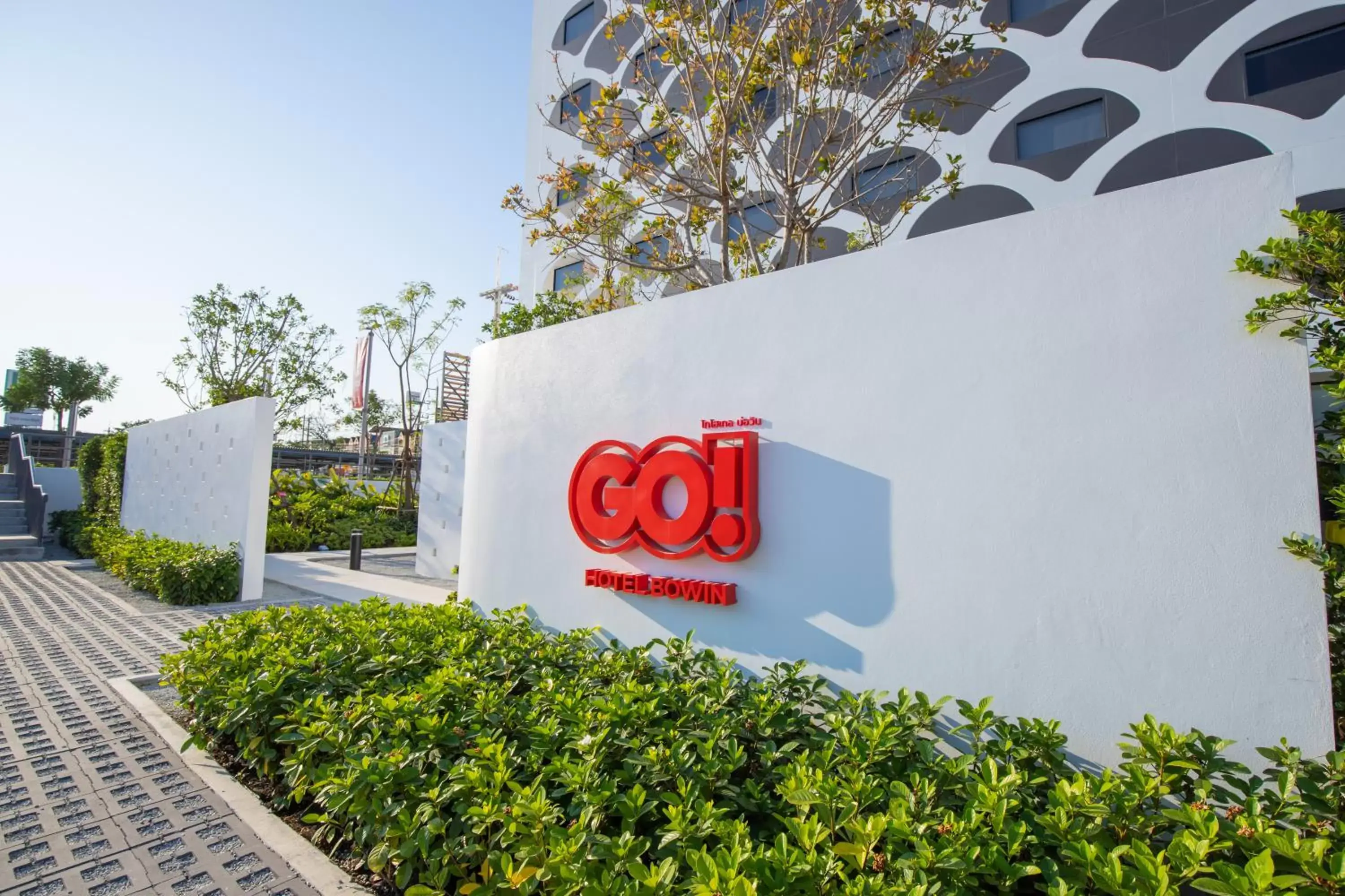 Property building in GO Hotel Bowin at Robinson Lifestyle Bowin Property building in GO Hotel Bowin at Robinson Lifestyle Bowin