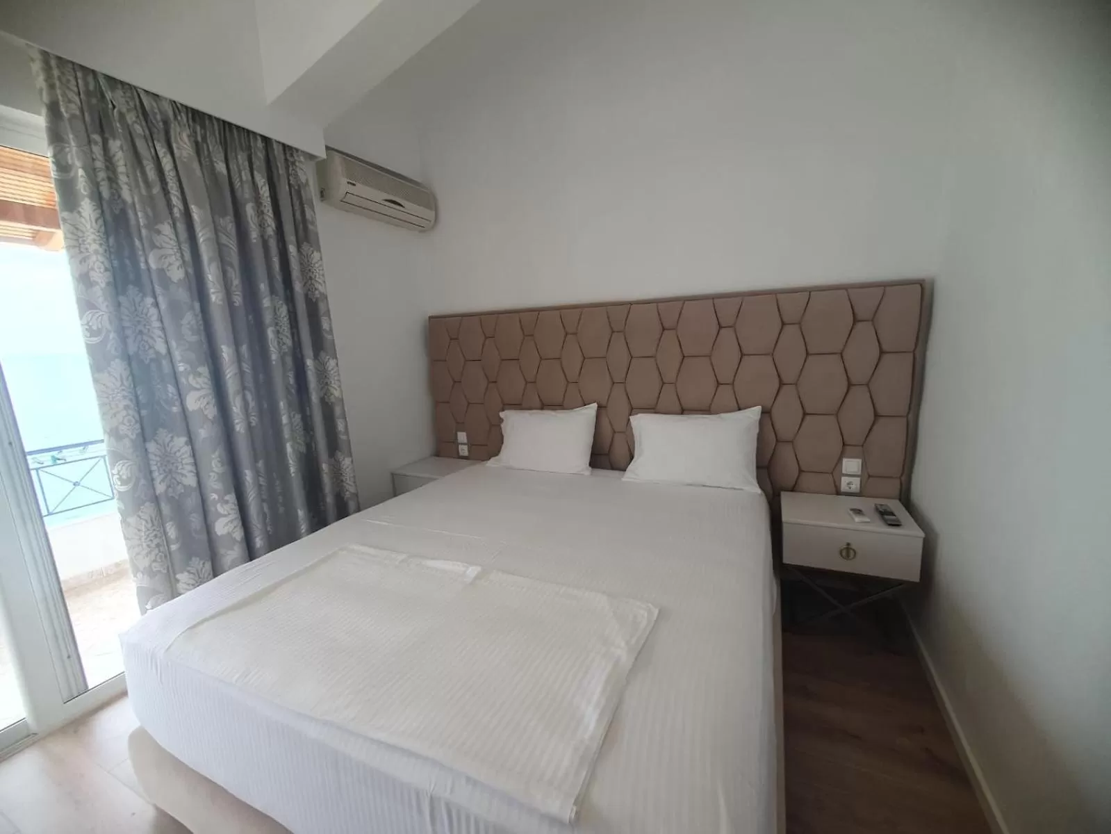 Bed in Murati Suites Sarandë