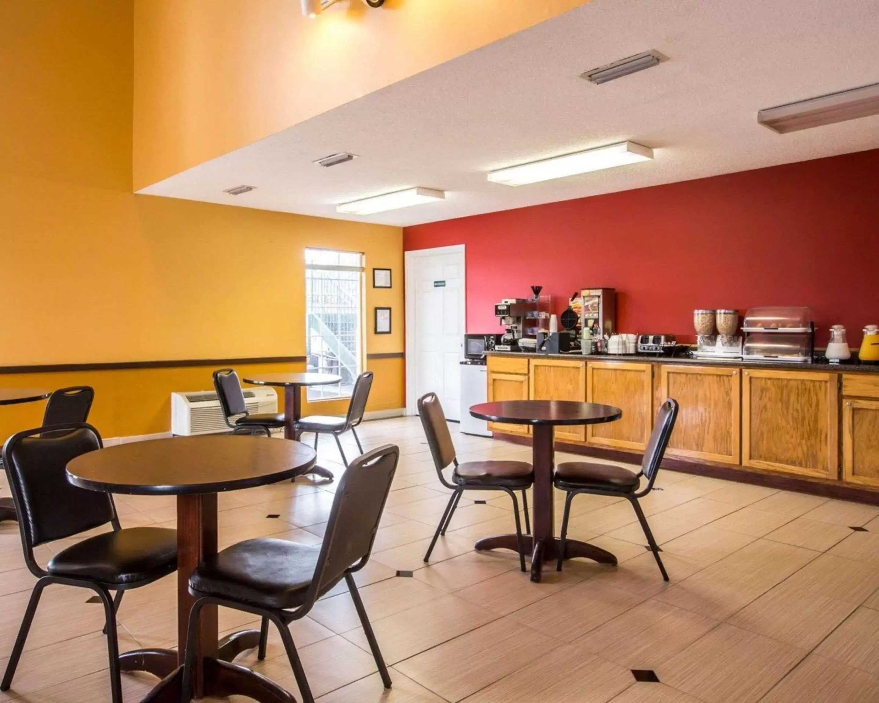 Restaurant/Places to Eat in Econo Lodge Eufaula