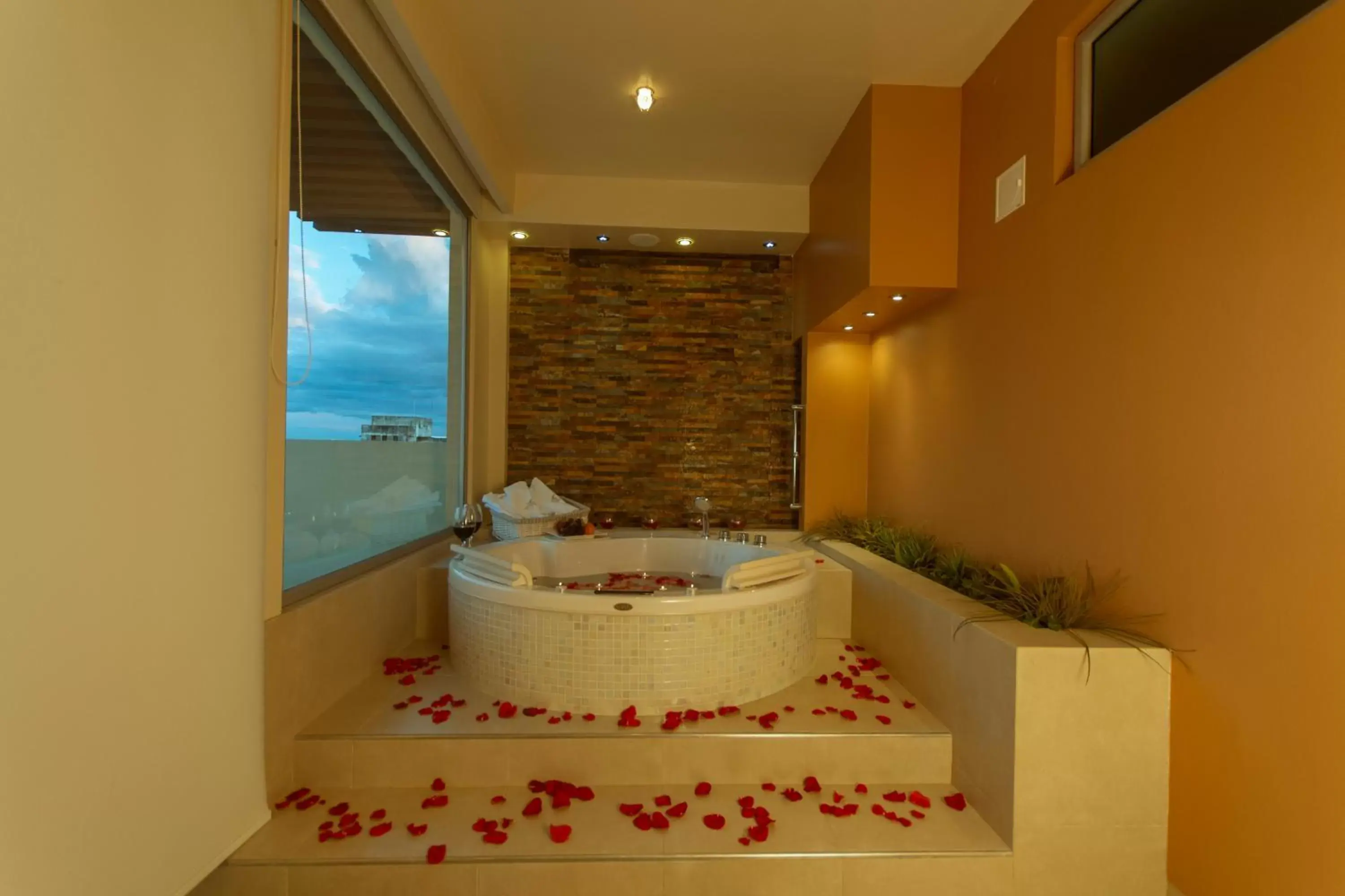 Hot Tub in Hotel Santorini Loft