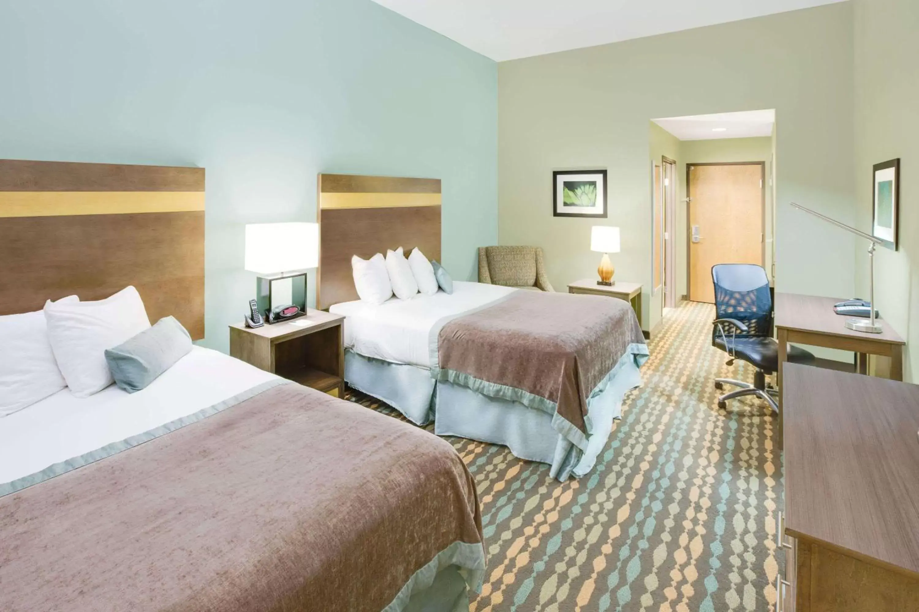 Photo of the whole room, Bed in Wingate by Wyndham Bossier City