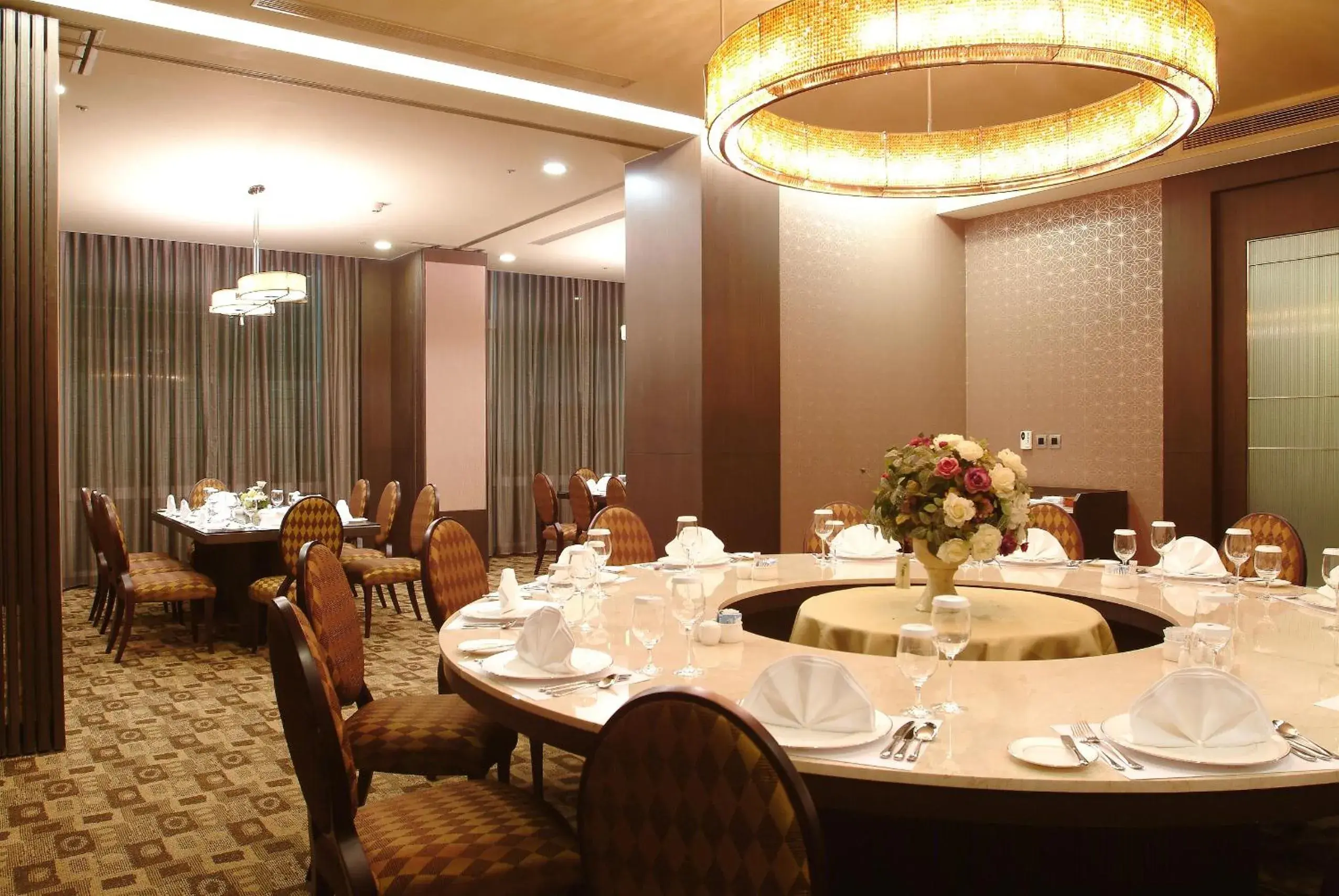 Banquet/Function facilities, Restaurant/Places to Eat in Taipung Suites