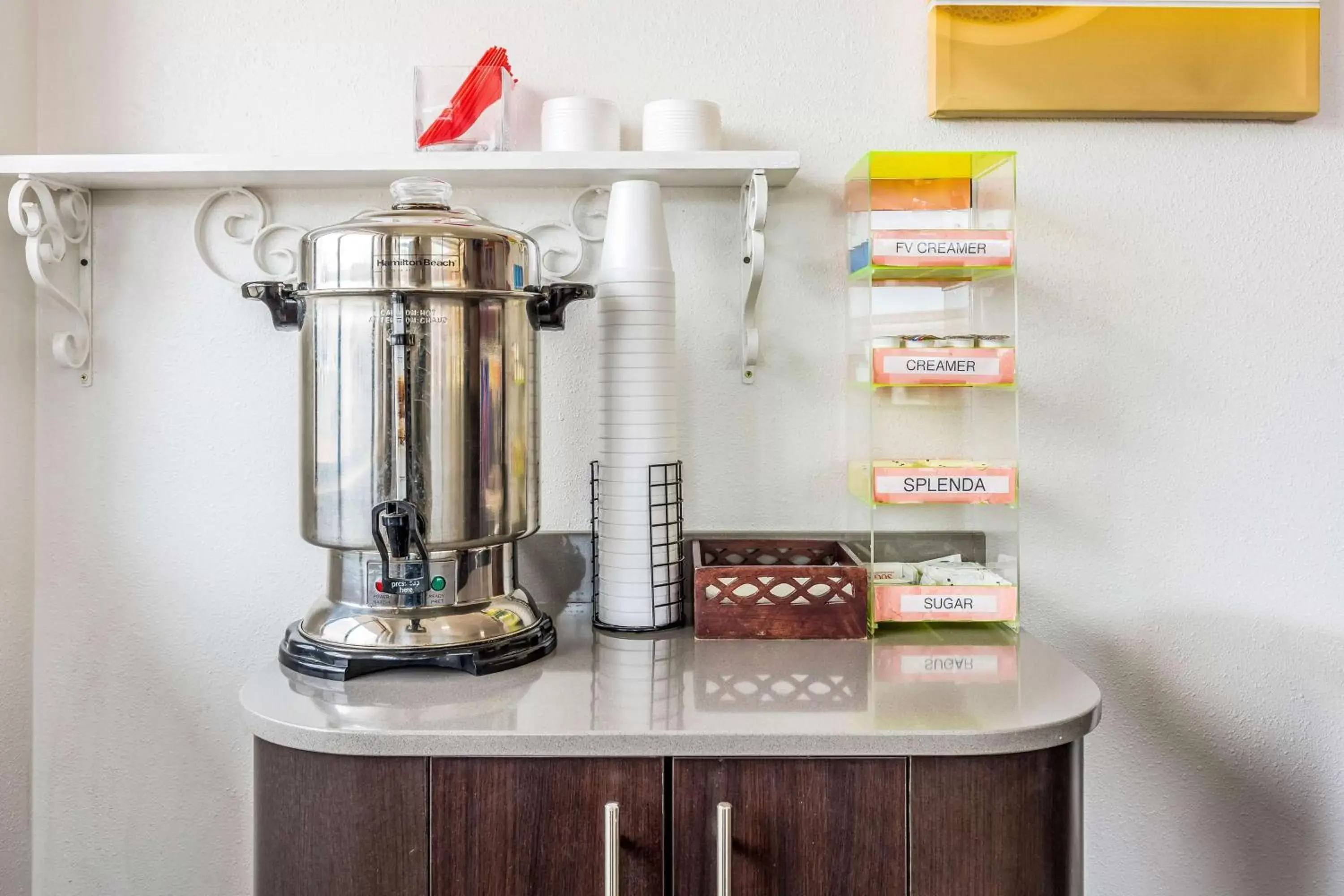 Property building in Motel 6 Tremonton, Utah Property building in Motel 6 Tremonton, Utah