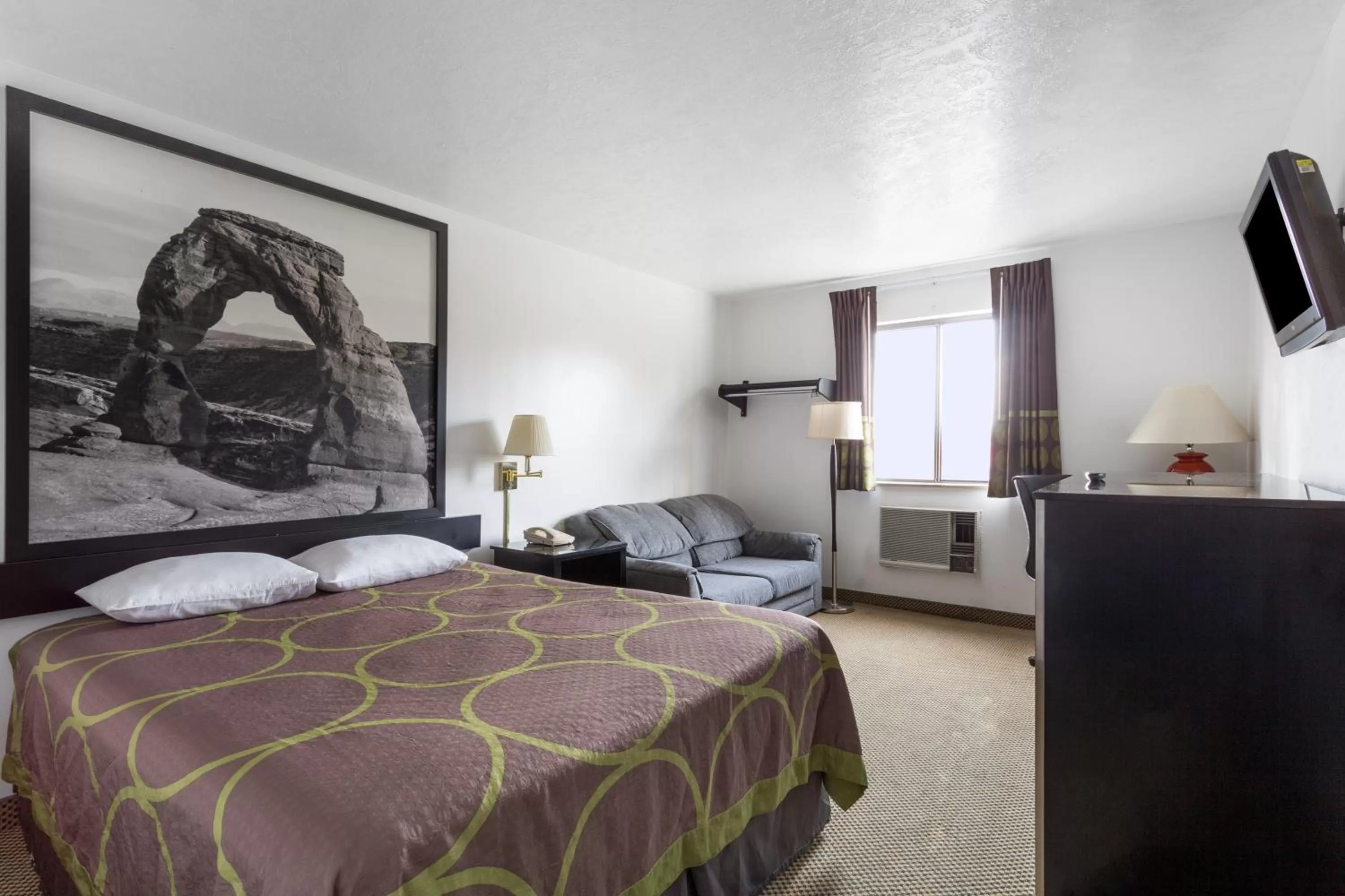 Deluxe Queen Room - Non-Smoking in Super 8 by Wyndham Logan