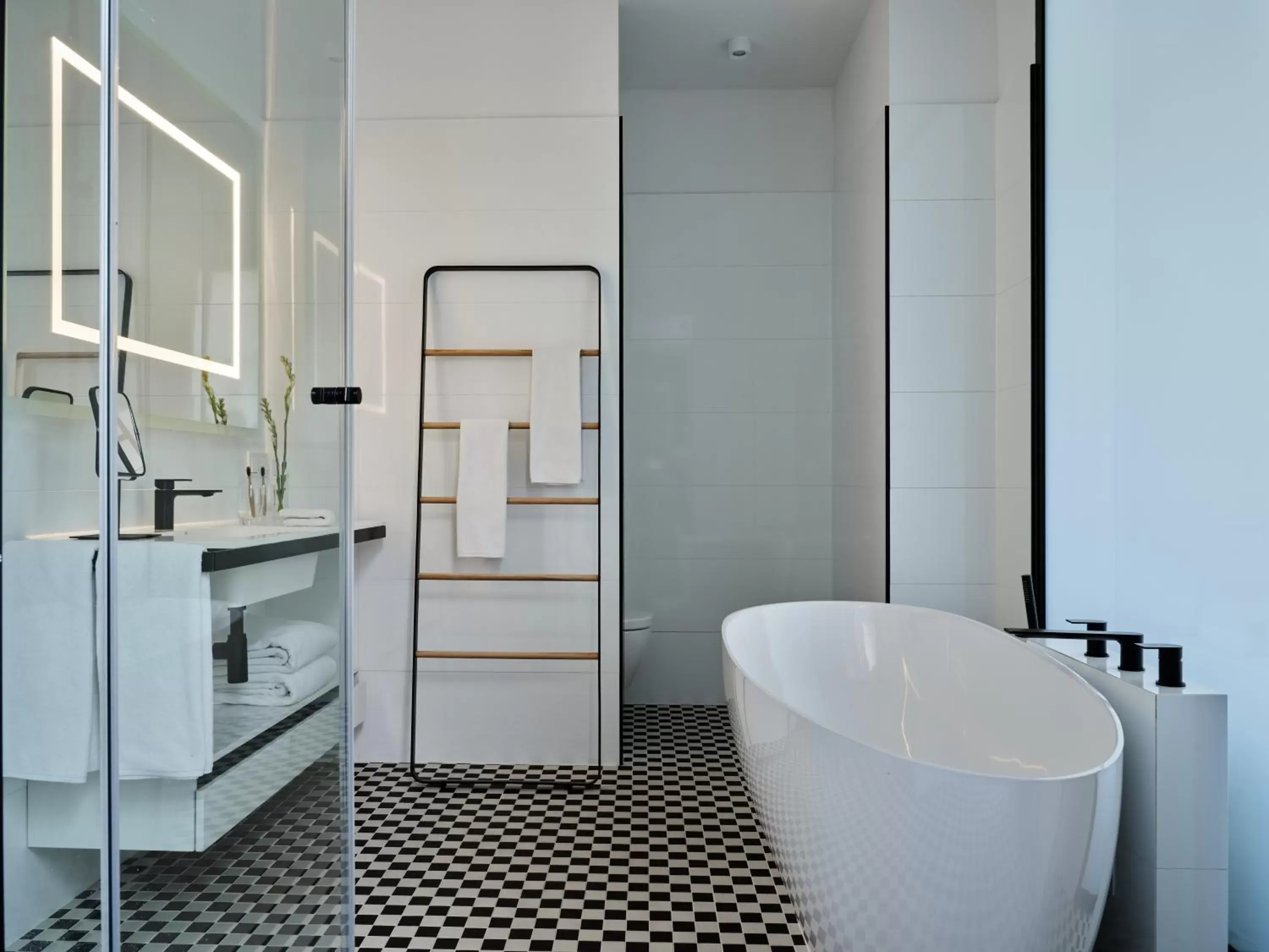 Shower, Bathroom in Hotel Indigo Warsaw Nowy Świat, an IHG Hotel