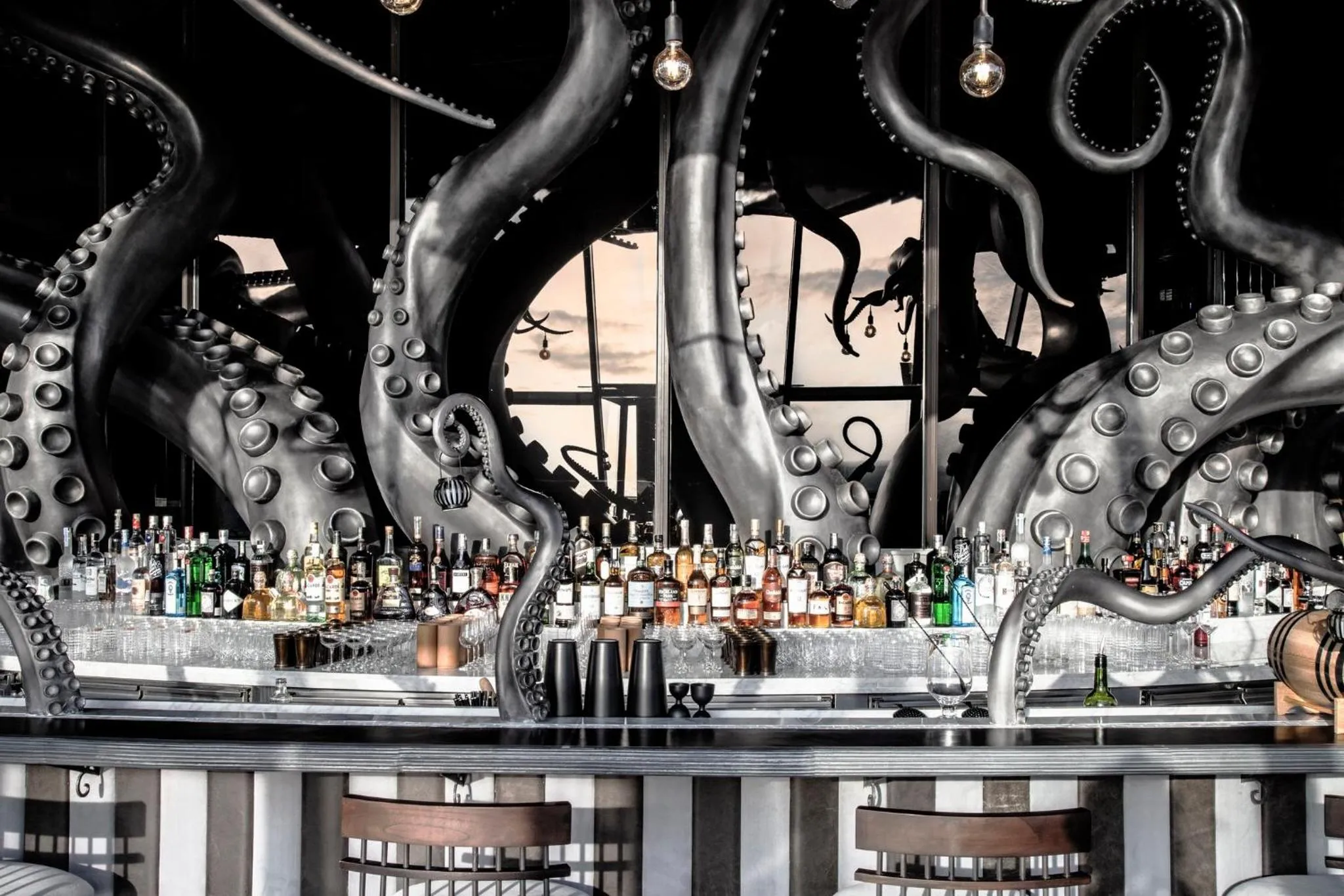 Lounge or bar in InterContinental Phu Quoc Long Beach Resort by IHG