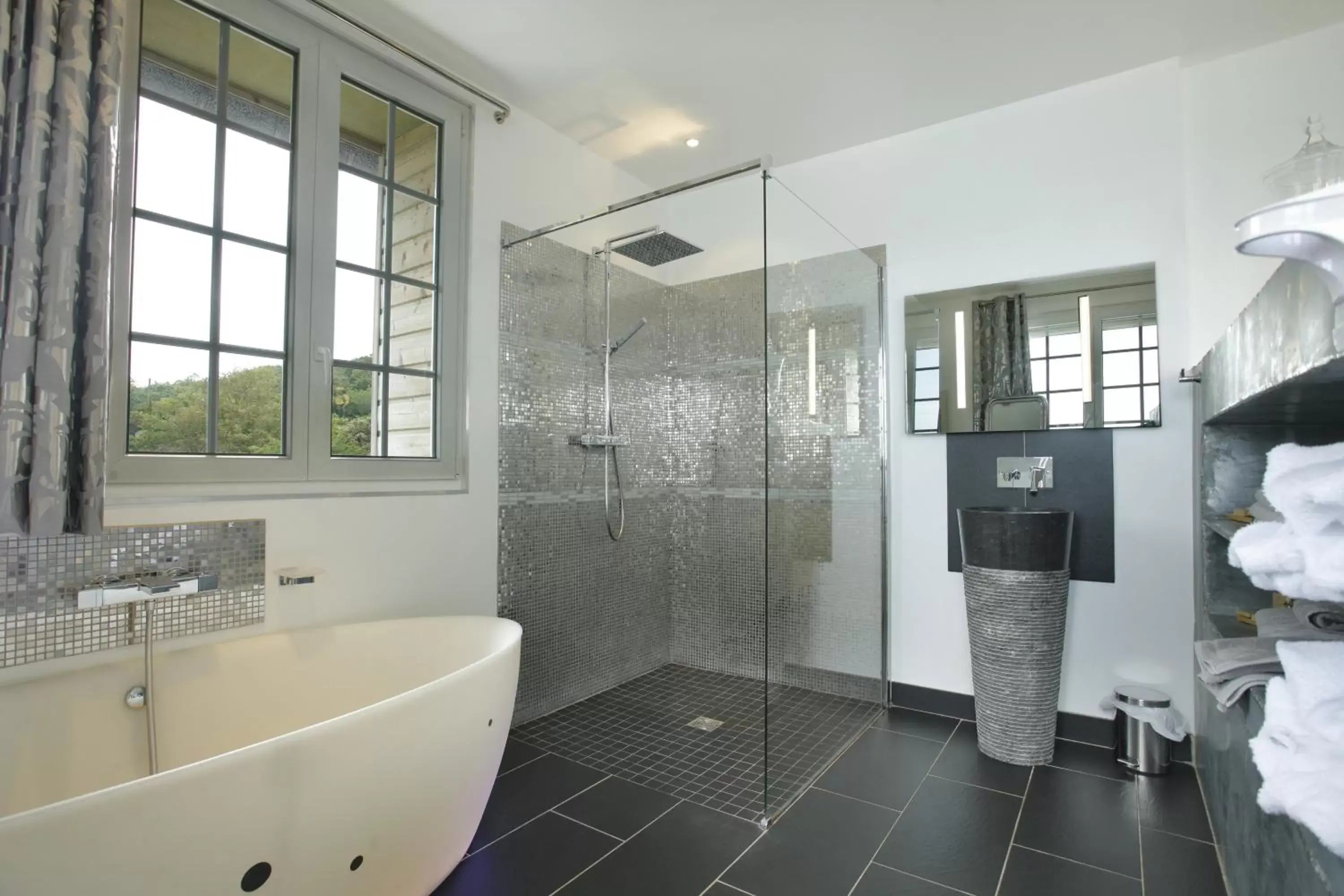 Shower, Bathroom in Le Cise, The Originals Relais (Relais du Silence)