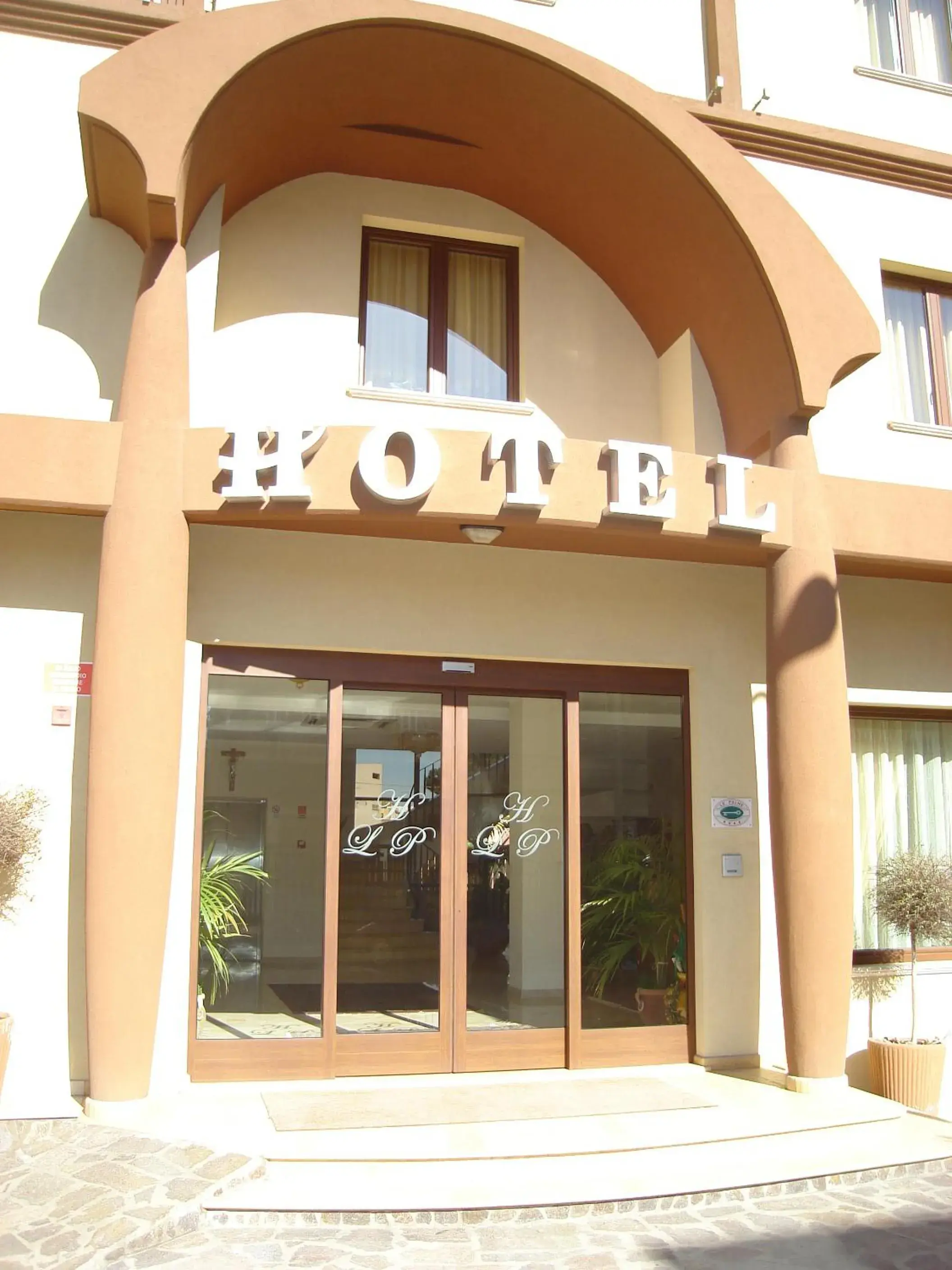 Facade/entrance in Hotel Le Palme