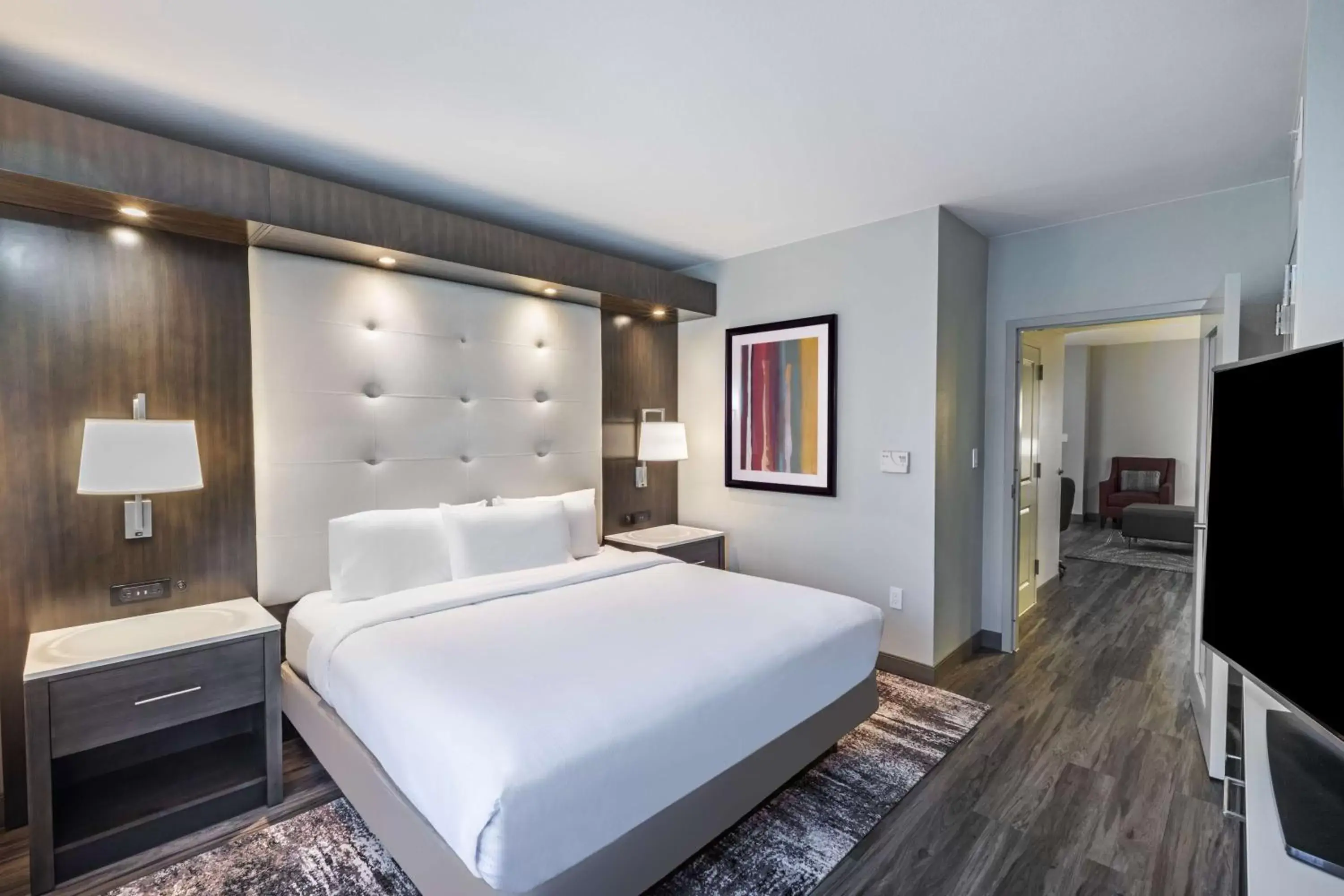 Bed in Embassy Suites by Hilton Houston-Energy Corridor