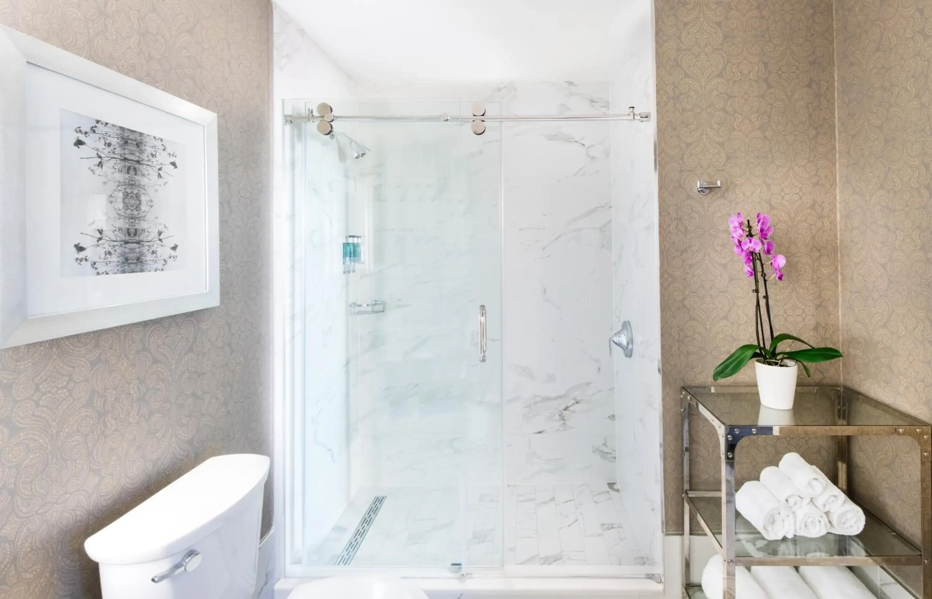 Bathroom in The Churchill Hotel Near Embassy Row