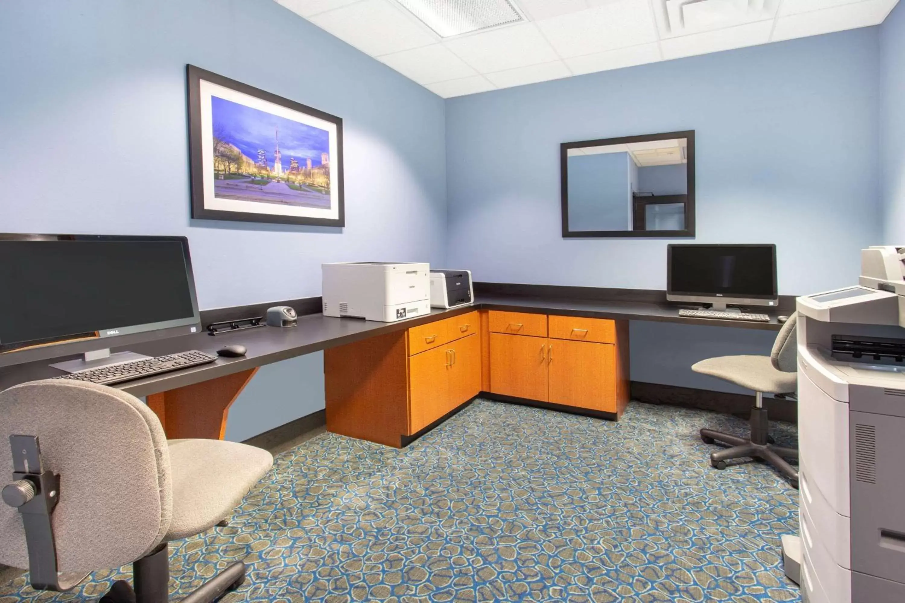 Business facilities, TV/Entertainment Center in Wingate by Wyndham Indianapolis Airport Plainfield