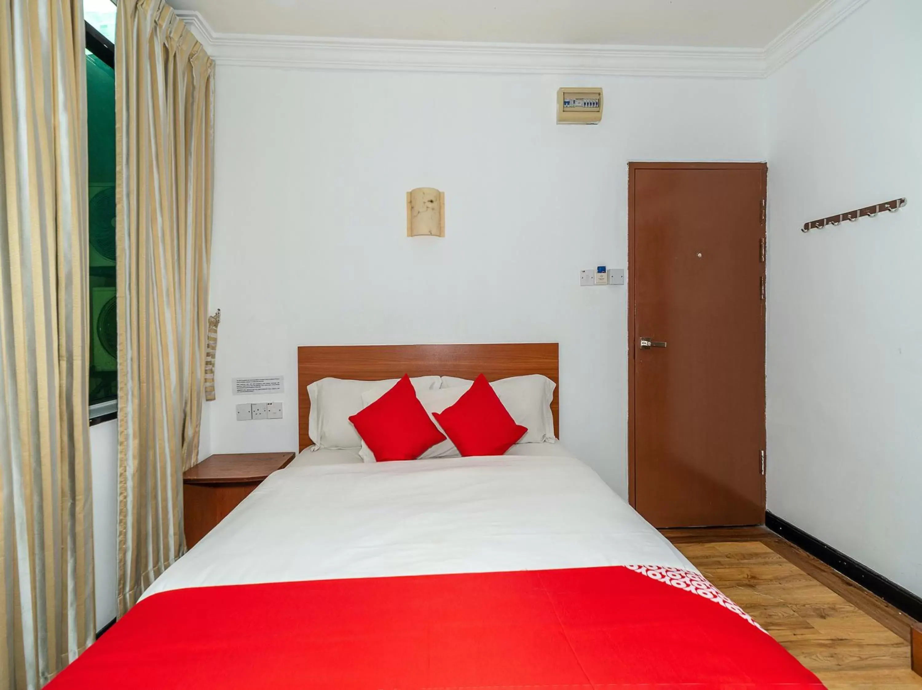 Bed in Super OYO 89847 Switz Paradise Hotel