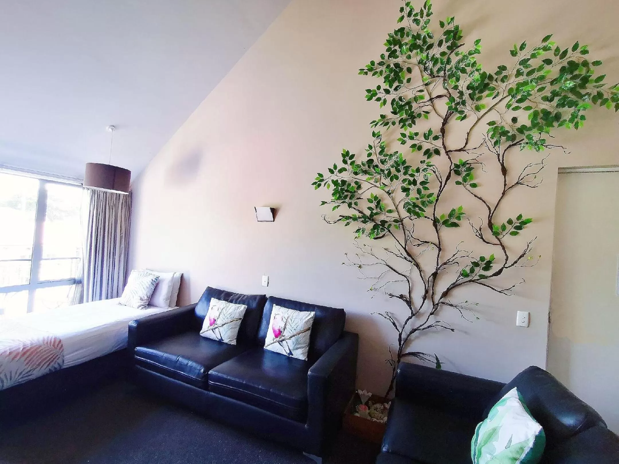 Living room in Belmont Motor Inn