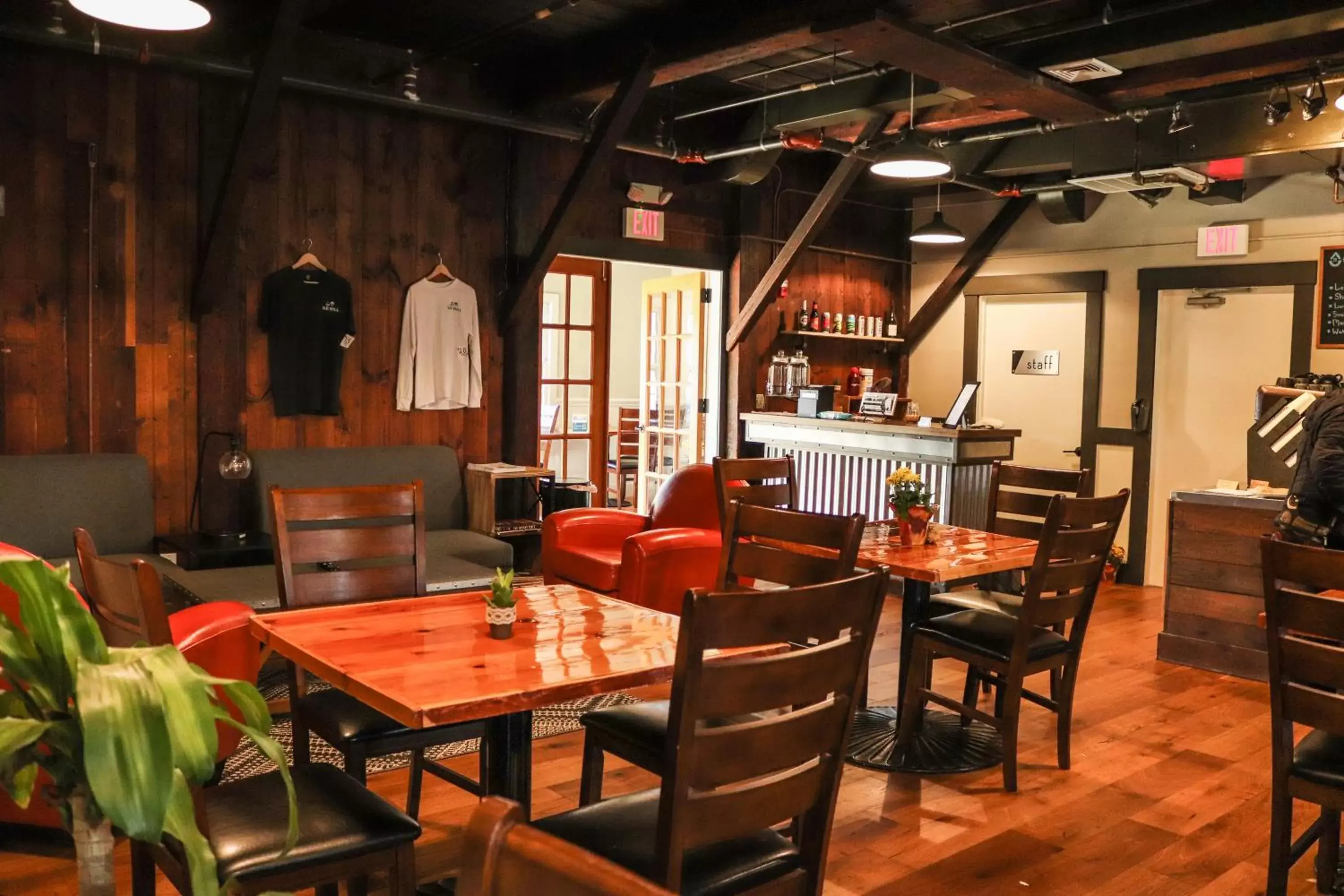 Restaurant/places to eat in Old Mill Inn Restaurant/places to eat in Old Mill Inn