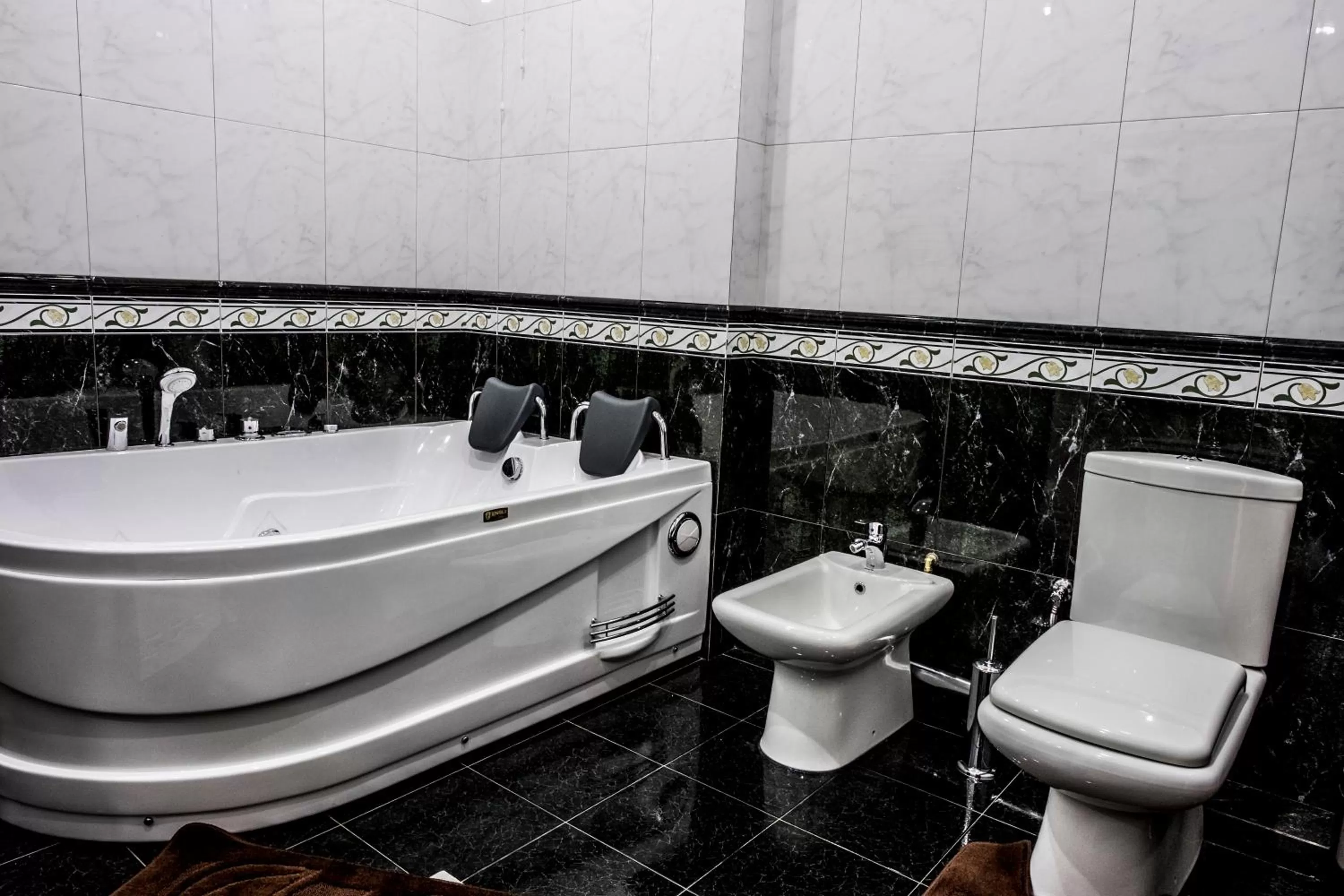 Hot Tub in S&L Boutique Hotel