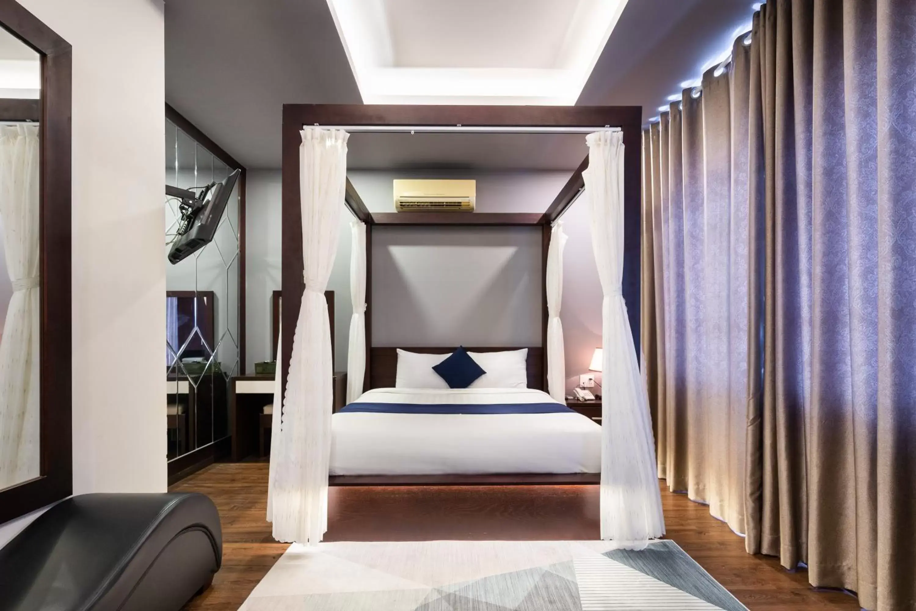 Bed in Central Hotel by Joi Hospitality Bed in Central Hotel by Joi Hospitality