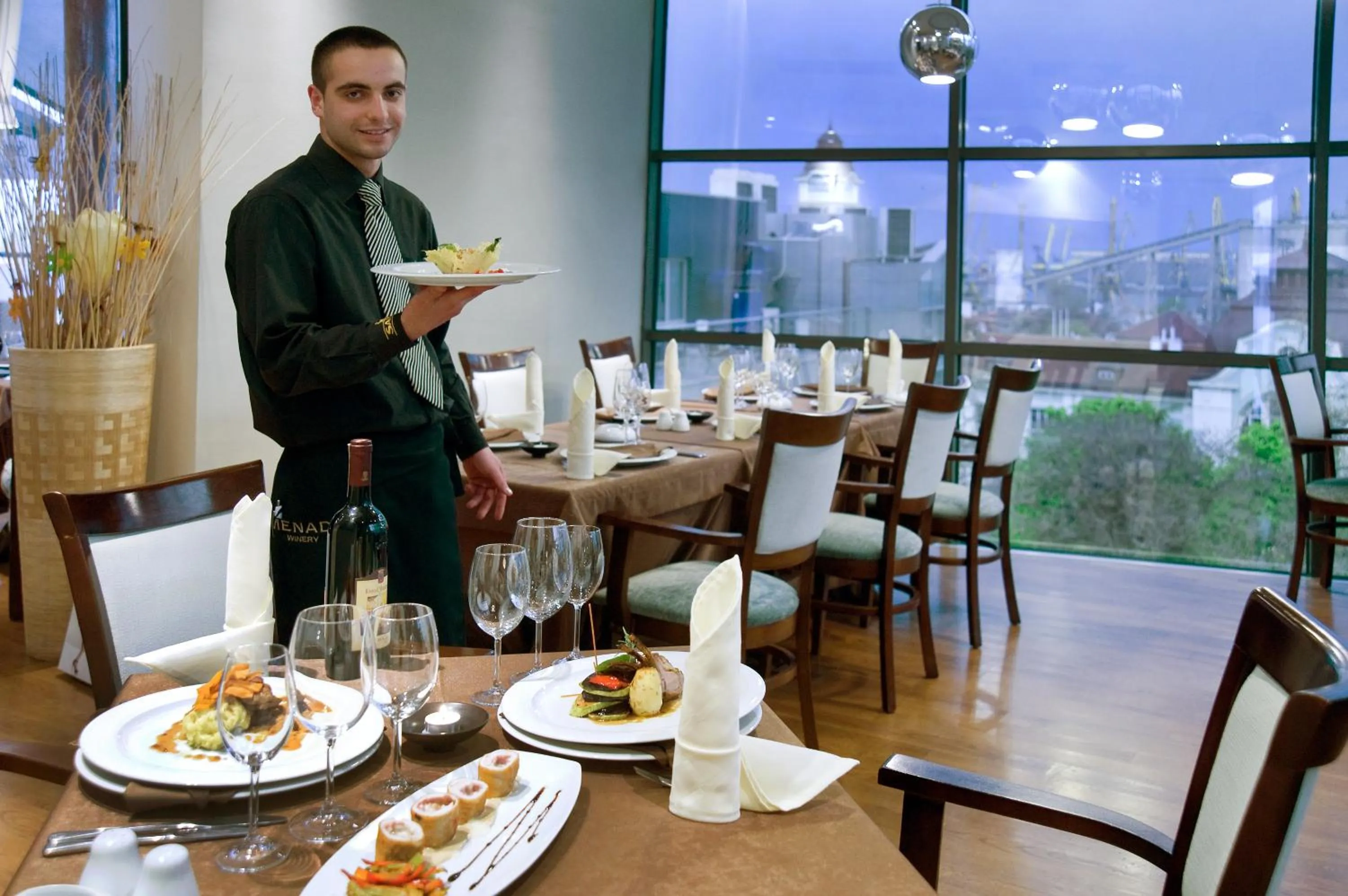 Restaurant/places to eat in Hotel Burgas