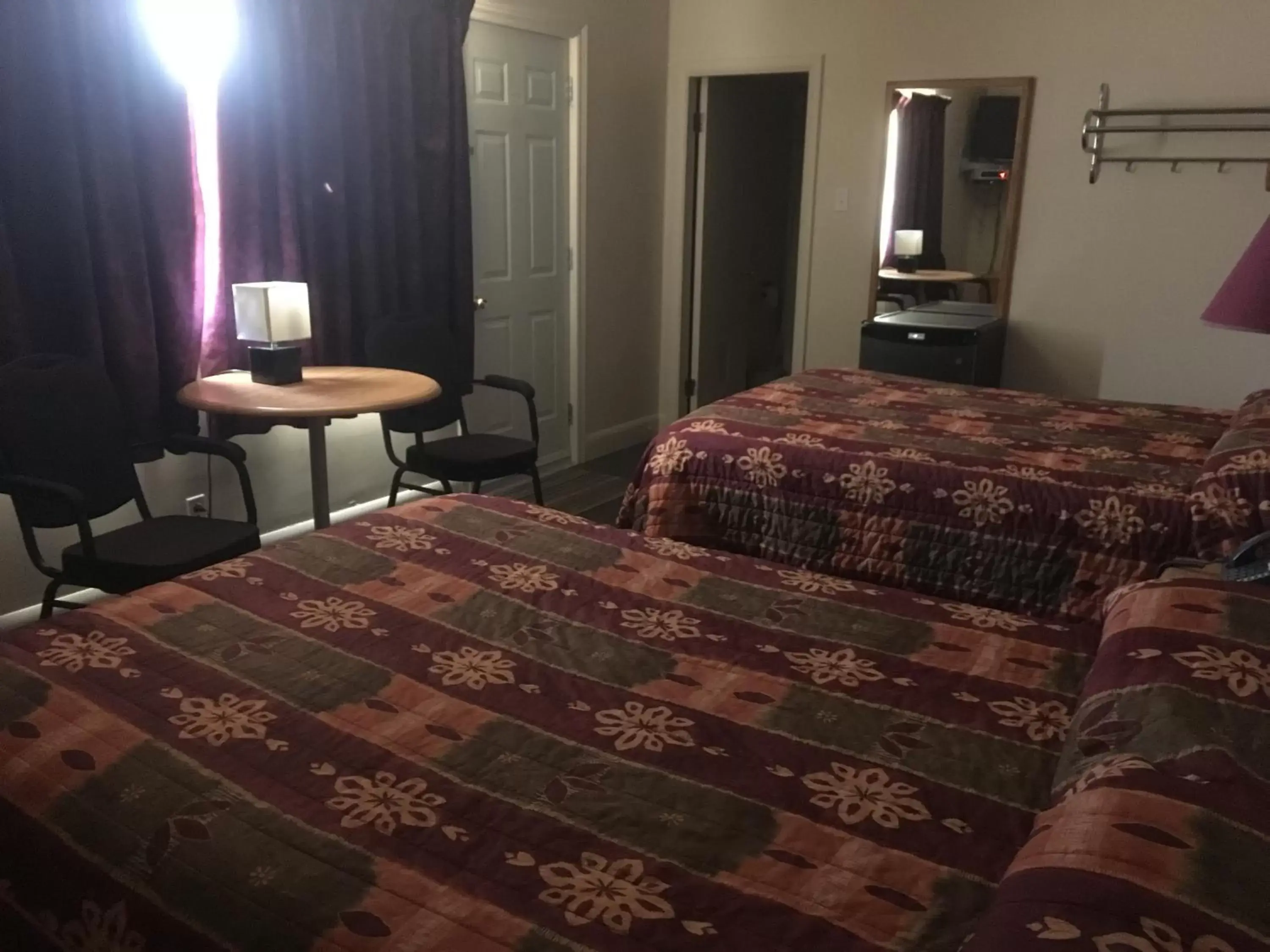 Photo of the whole room, Bed in Fundy Spray Motel