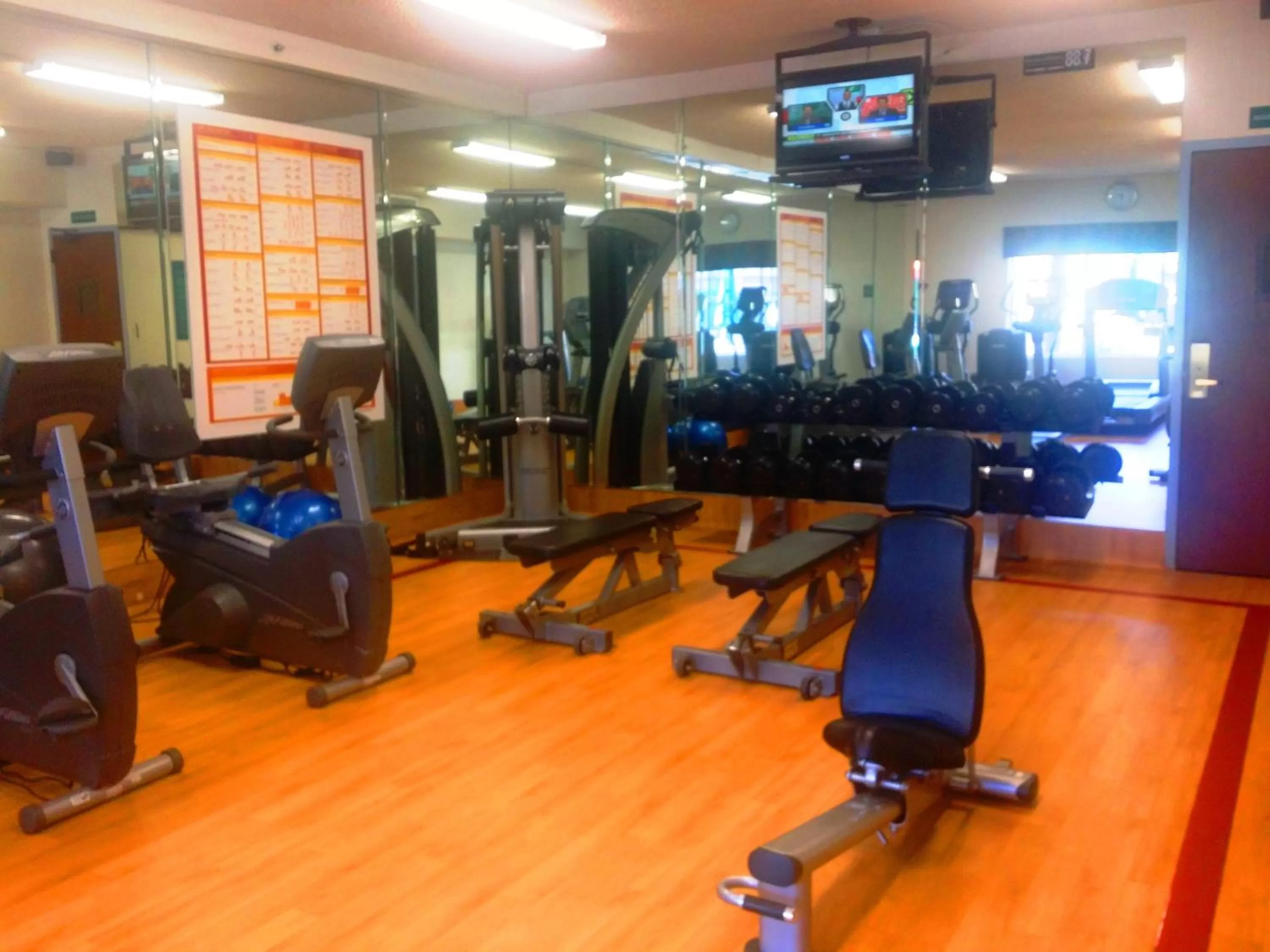 Fitness centre/facilities in Anaheim Majestic Garden Hotel