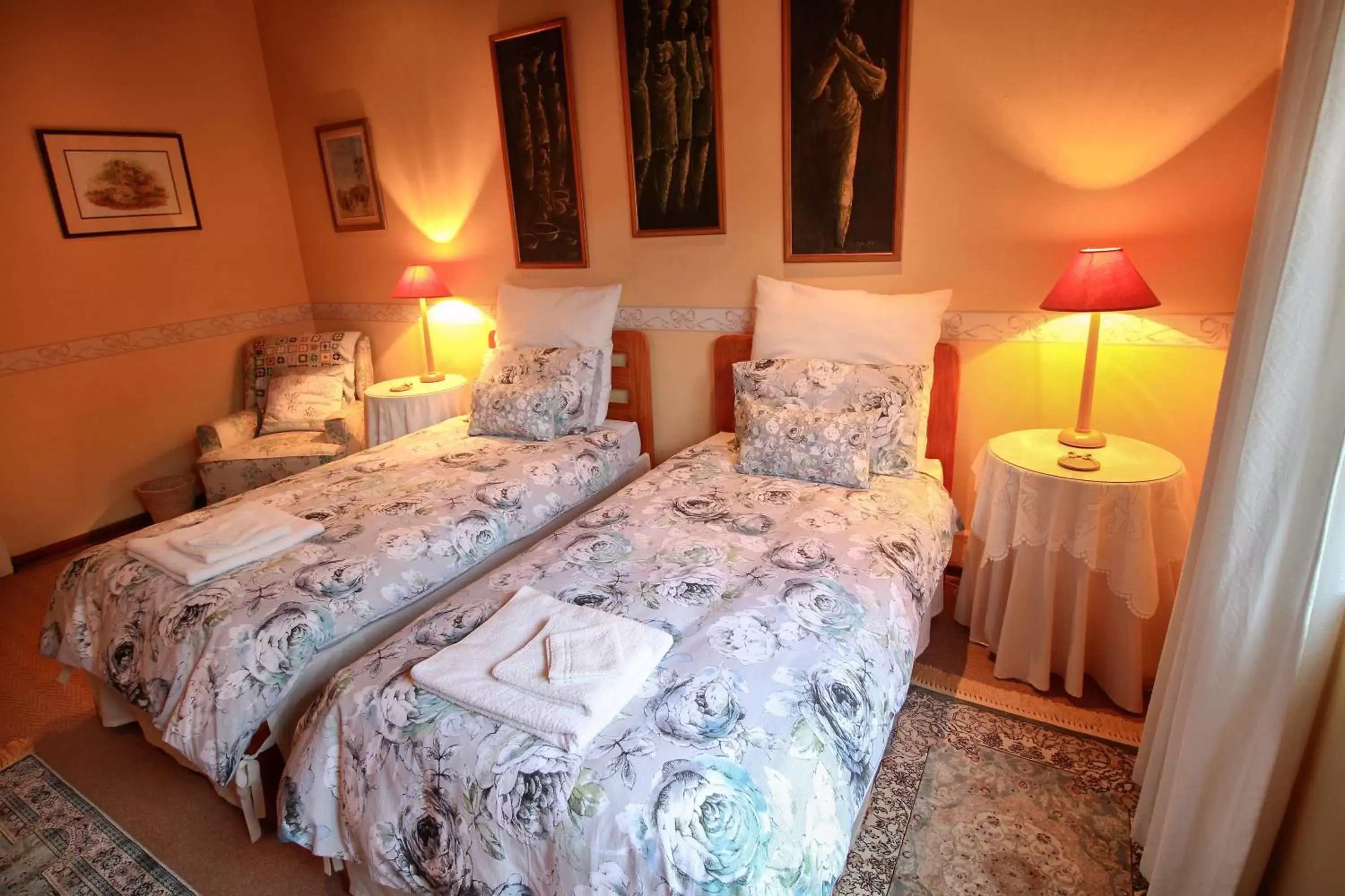 Large Twin Room - single occupancy in Squirrels Corner Large Twin Room - single occupancy in Squirrels Corner