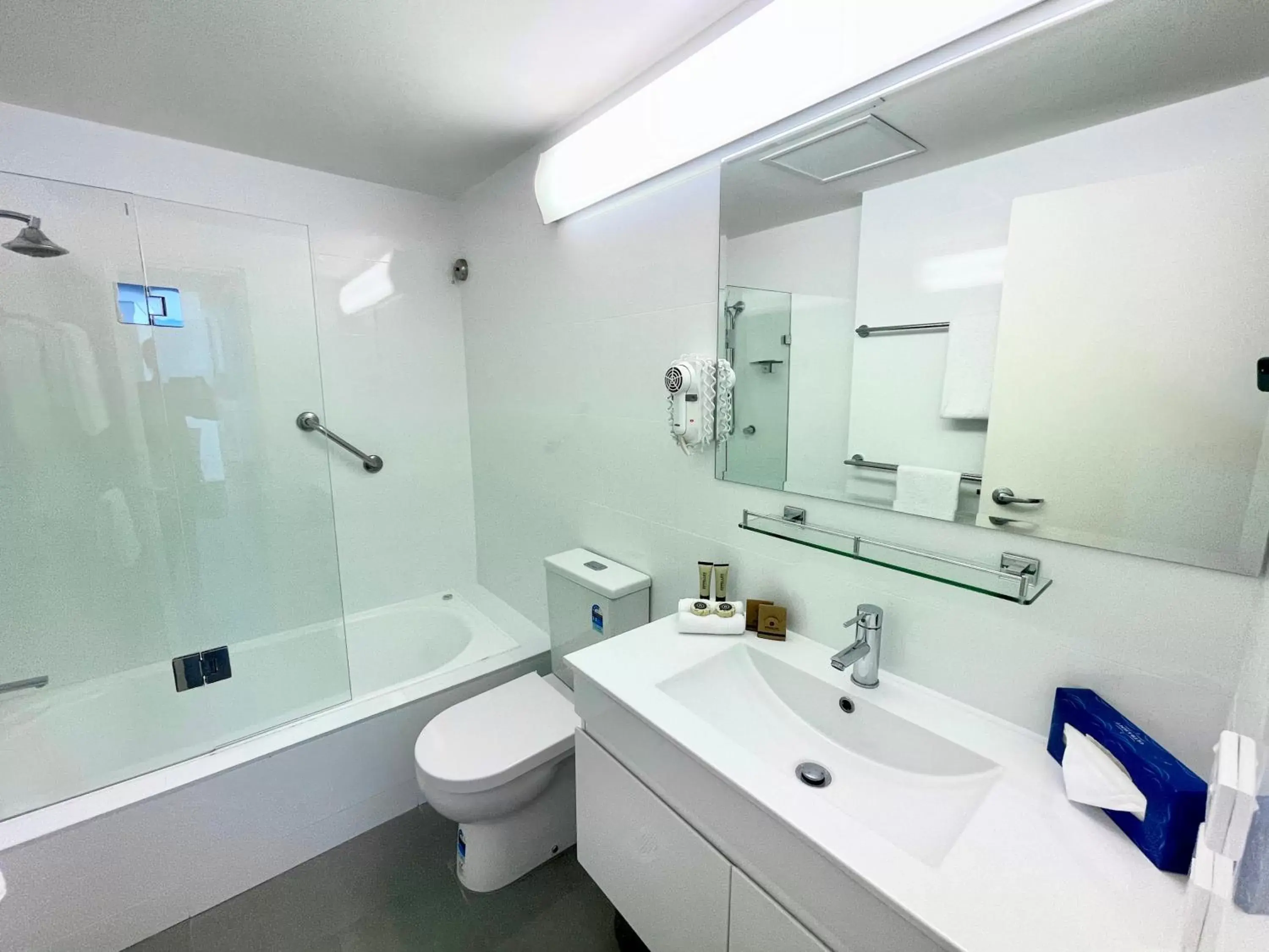 Bathroom in Coogee Sands Hotel & Apartments