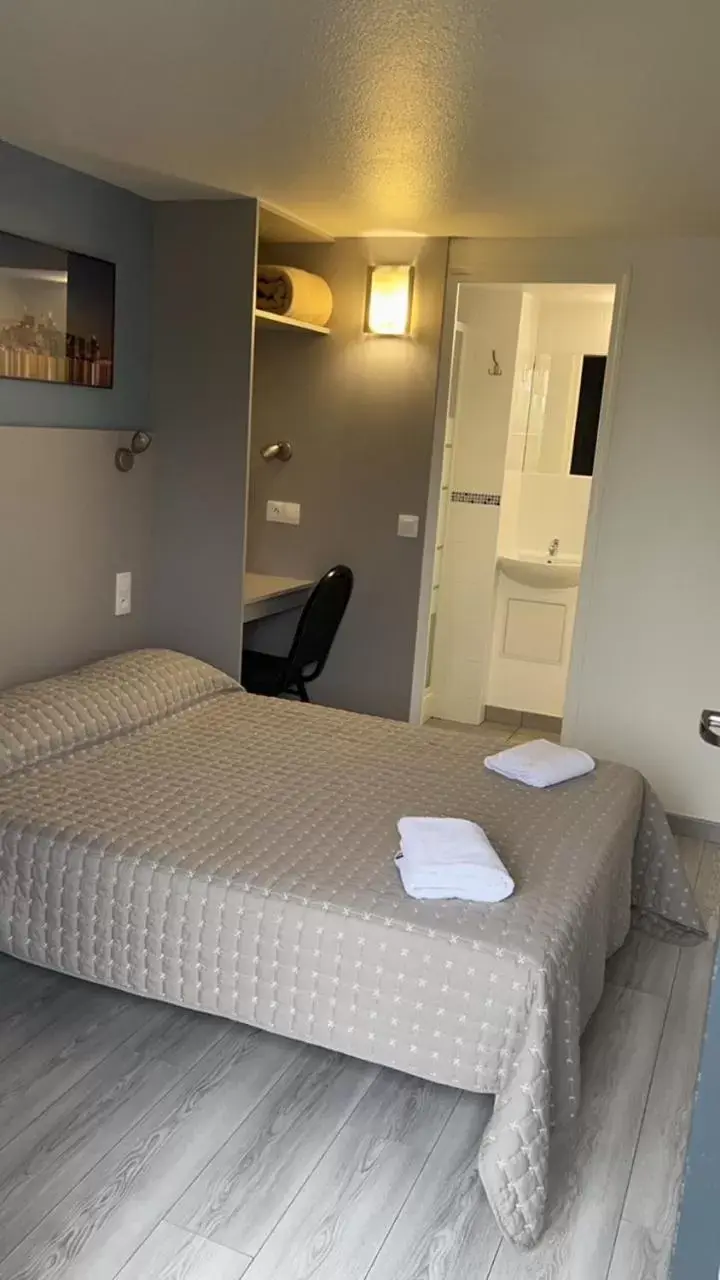 Bedroom, Bed in Fasthotel Roissy - Saint-Witz