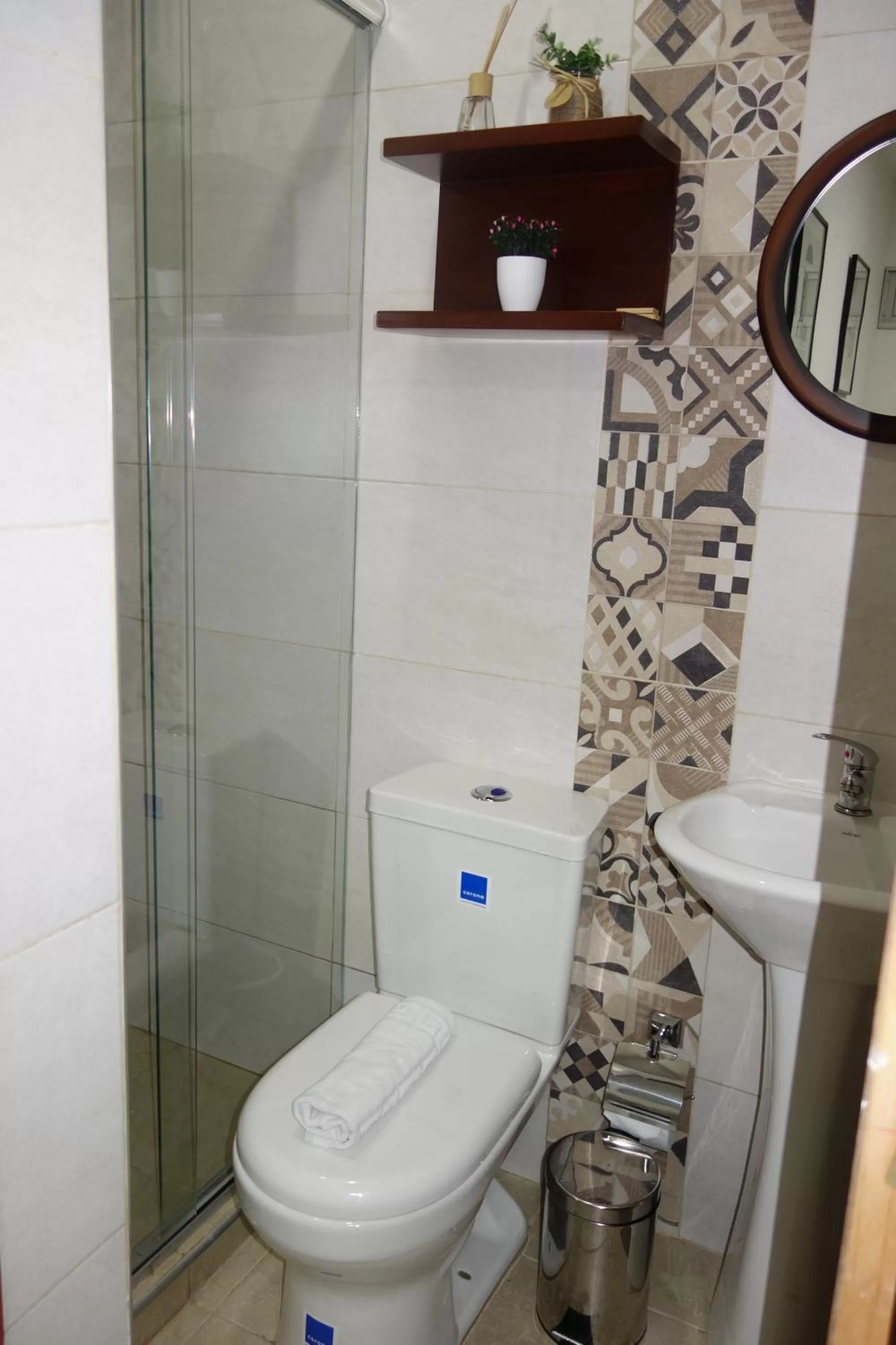 Toilet in Hotel Maceo 55 - Colonial Inn