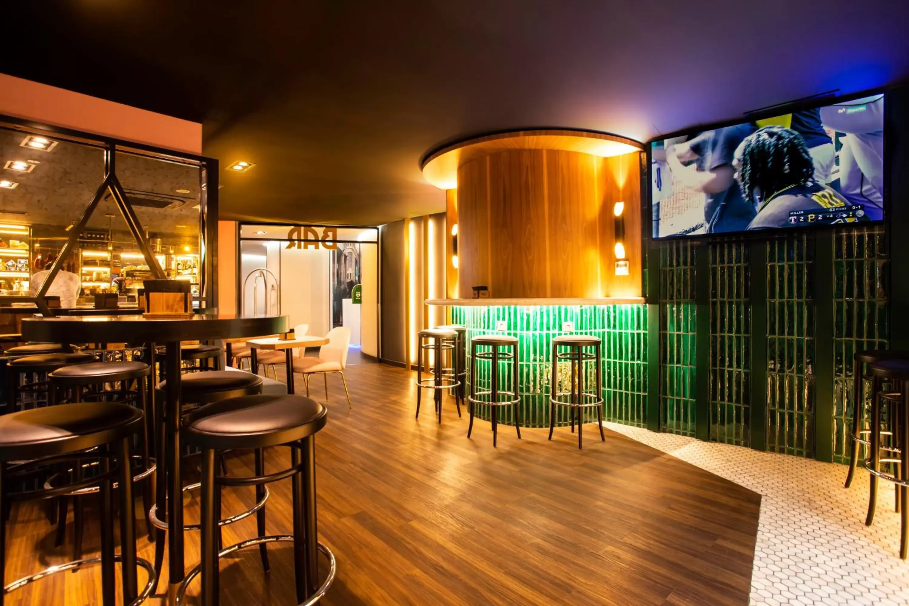 Lounge or bar, Restaurant/Places to Eat in Hotel Indigo Madrid - Gran Via, an IHG Hotel