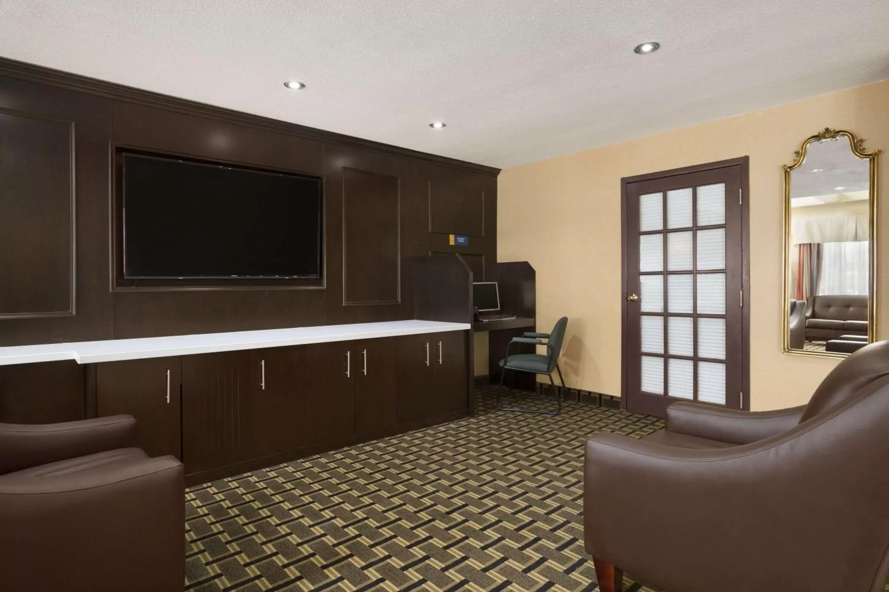 On site, TV/Entertainment Center in Days Inn by Wyndham Woodstock