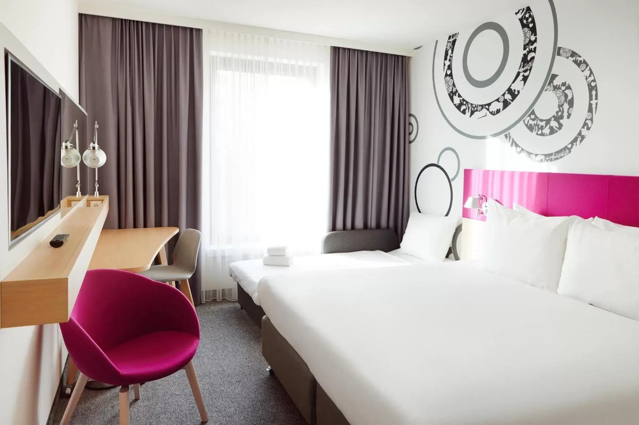 Photo of the whole room, Bed in Holiday Inn - Warsaw City Centre, an IHG Hotel