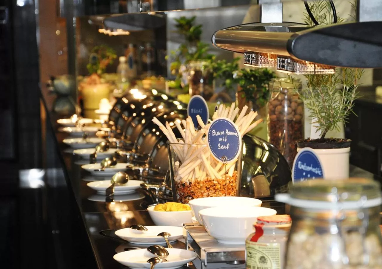 Restaurant/places to eat in Swissôtel Kursaal Bern